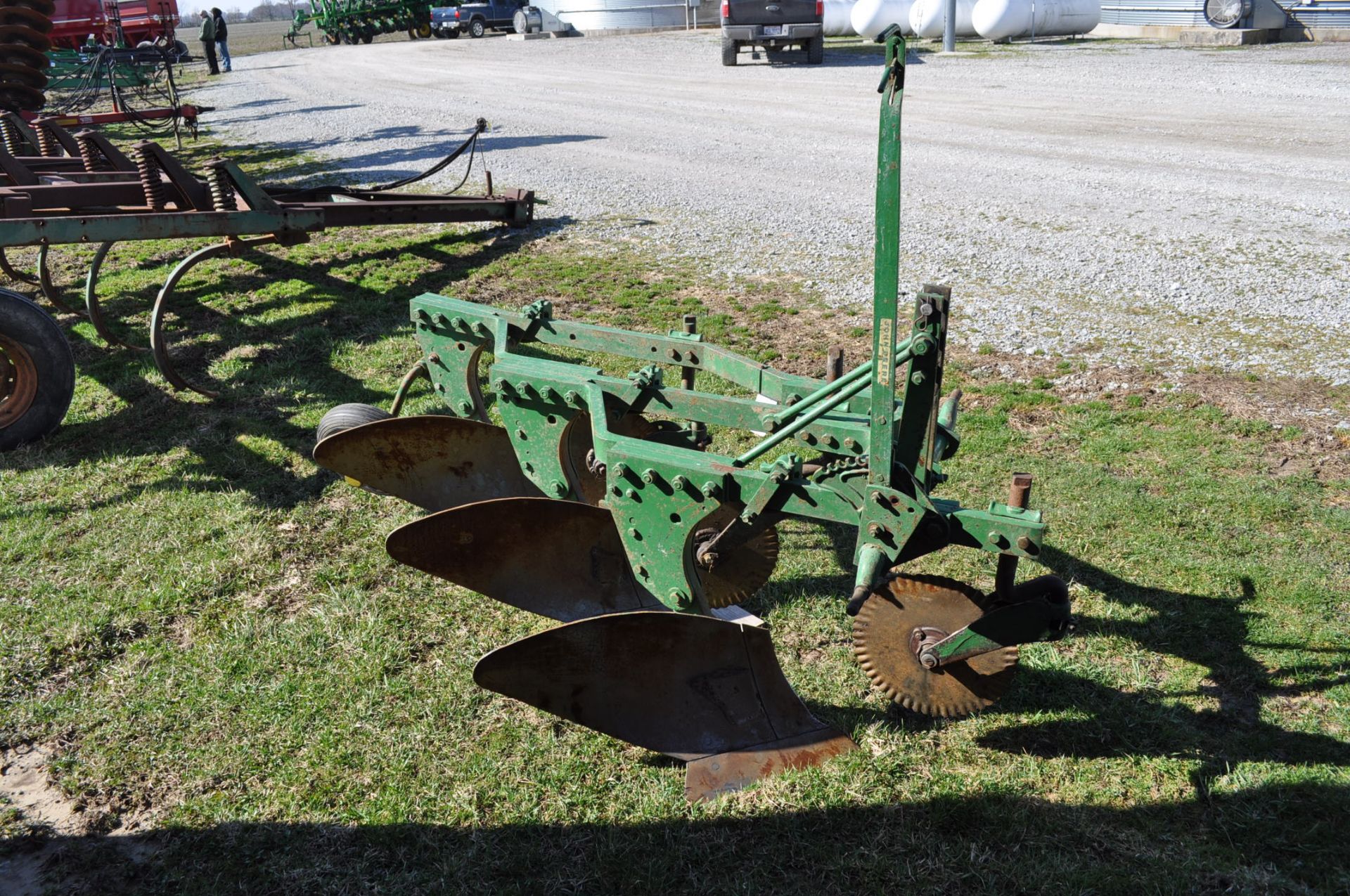 John Deere 810 A 3-btm moldboard plow - Image 3 of 3