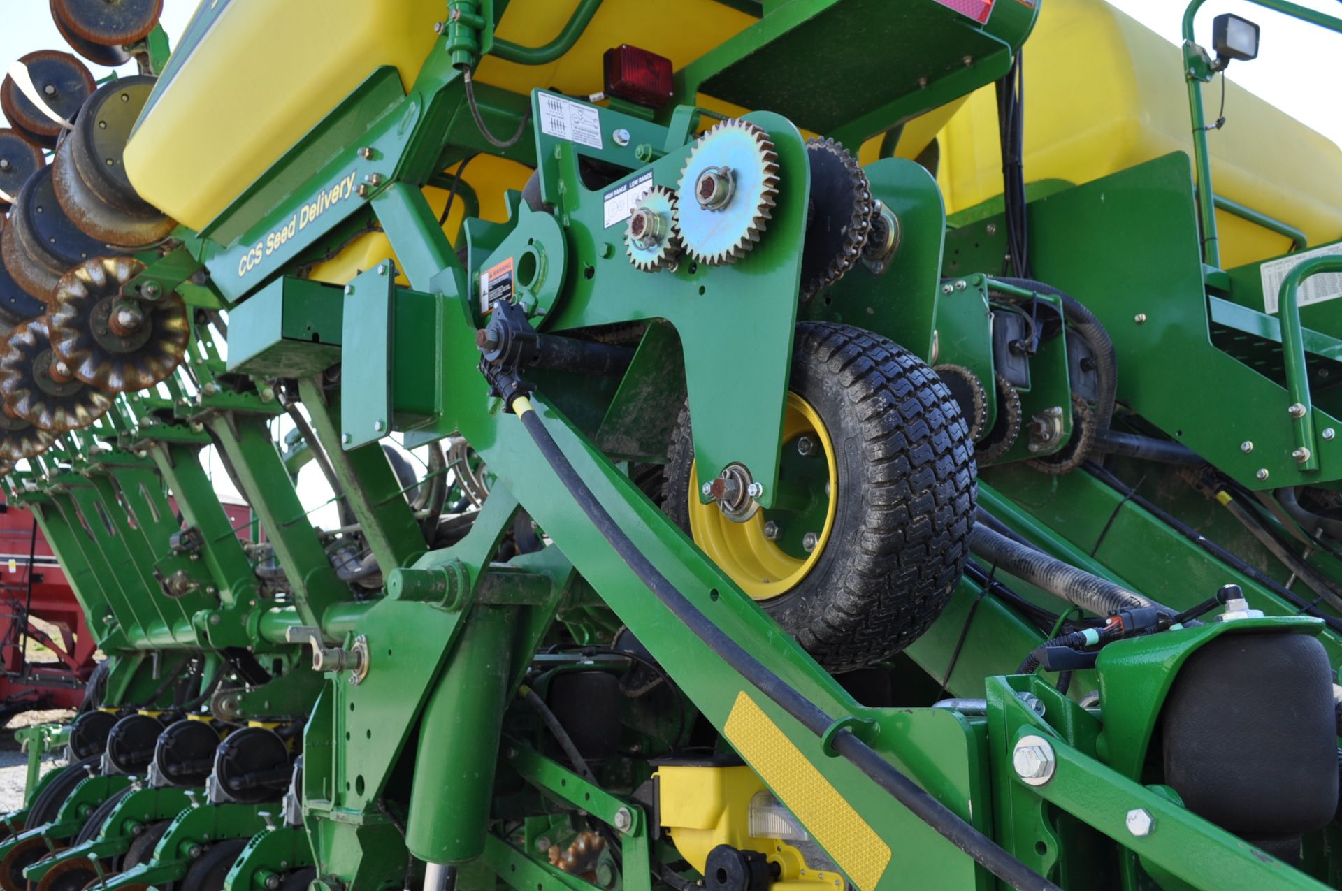 2013 John Deere 1790 planter, 16/32, no-till, CCS, pneumatic down pressure, 2 pt, marker - Image 11 of 12