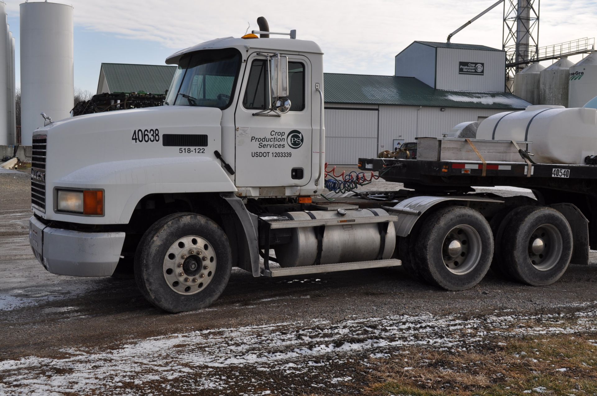 2000 Mack CH613 daycab semi truck, Mack engine, Eaton 10 speed, air ride, twin screw, 22.5 tires, - Image 2 of 3