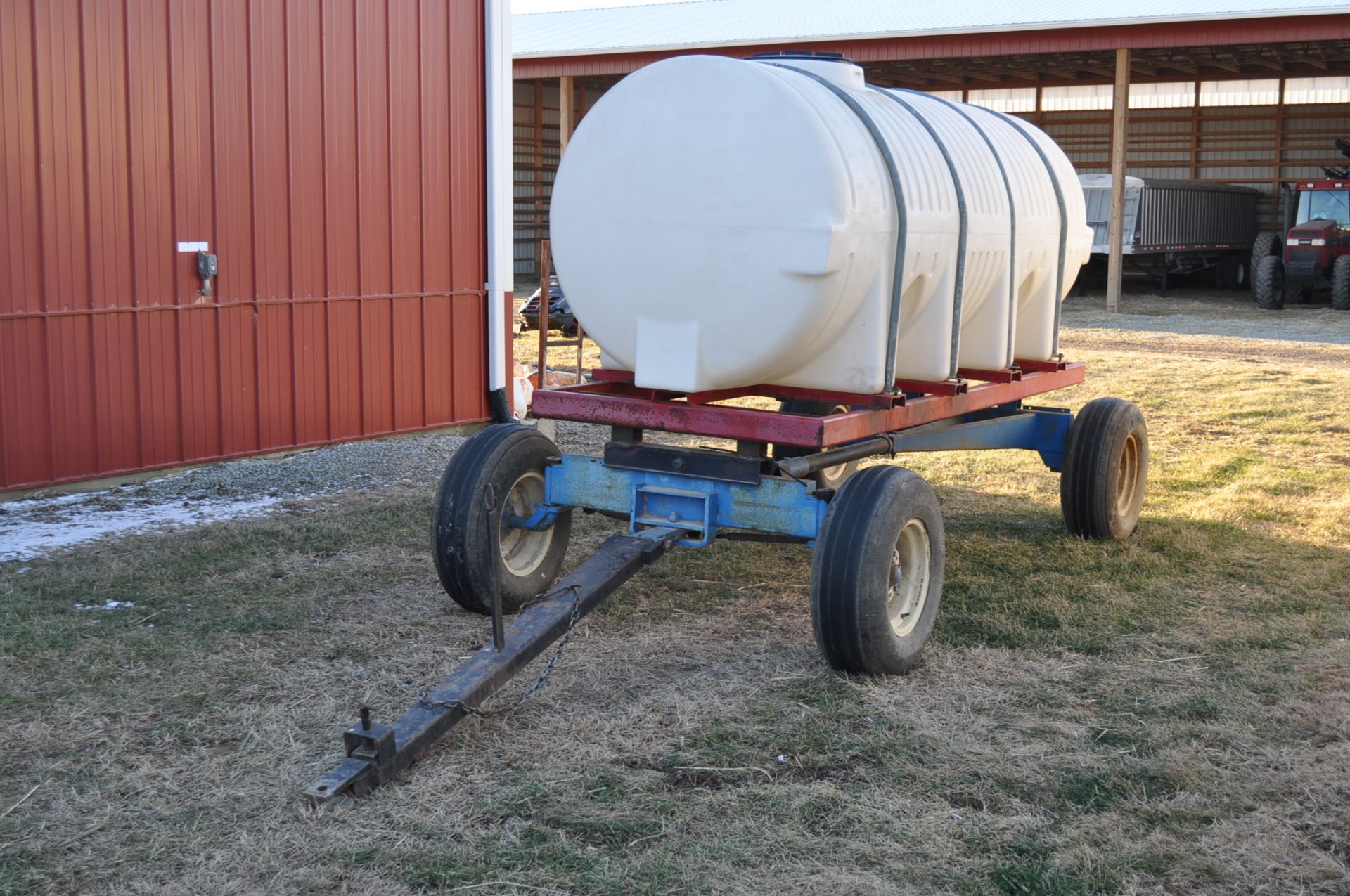 1,000 gal poly leg tank on DMI G-866 running gear, 11L-15 tires - Doug Miller • 740-505-1835 •