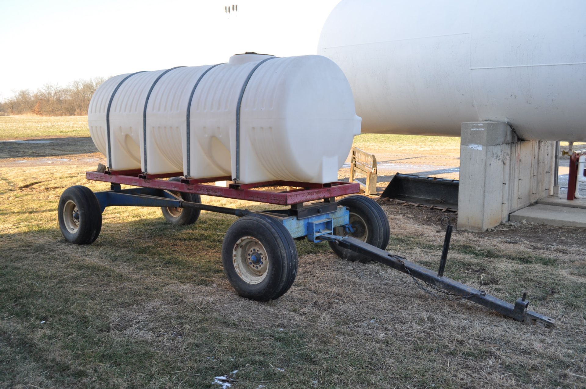 1,000 gal poly leg tank on DMI G-866 running gear, 11L-15 tires - Doug Miller • 740-505-1835 • - Image 4 of 4