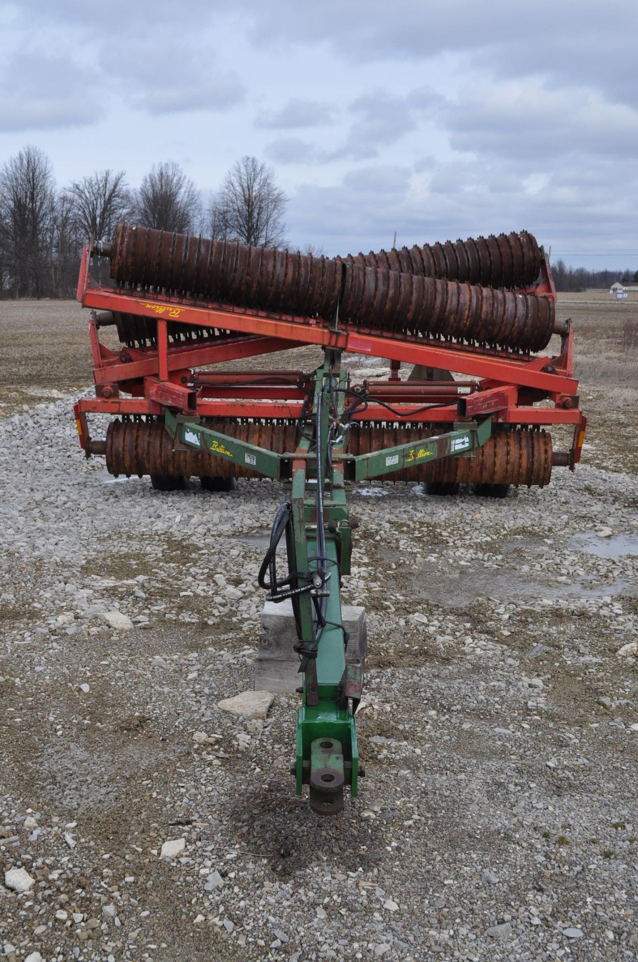 36’ Brillion XL packer, X-fold, notched solid wheels, hyd fold, hyd raise - Image 5 of 10