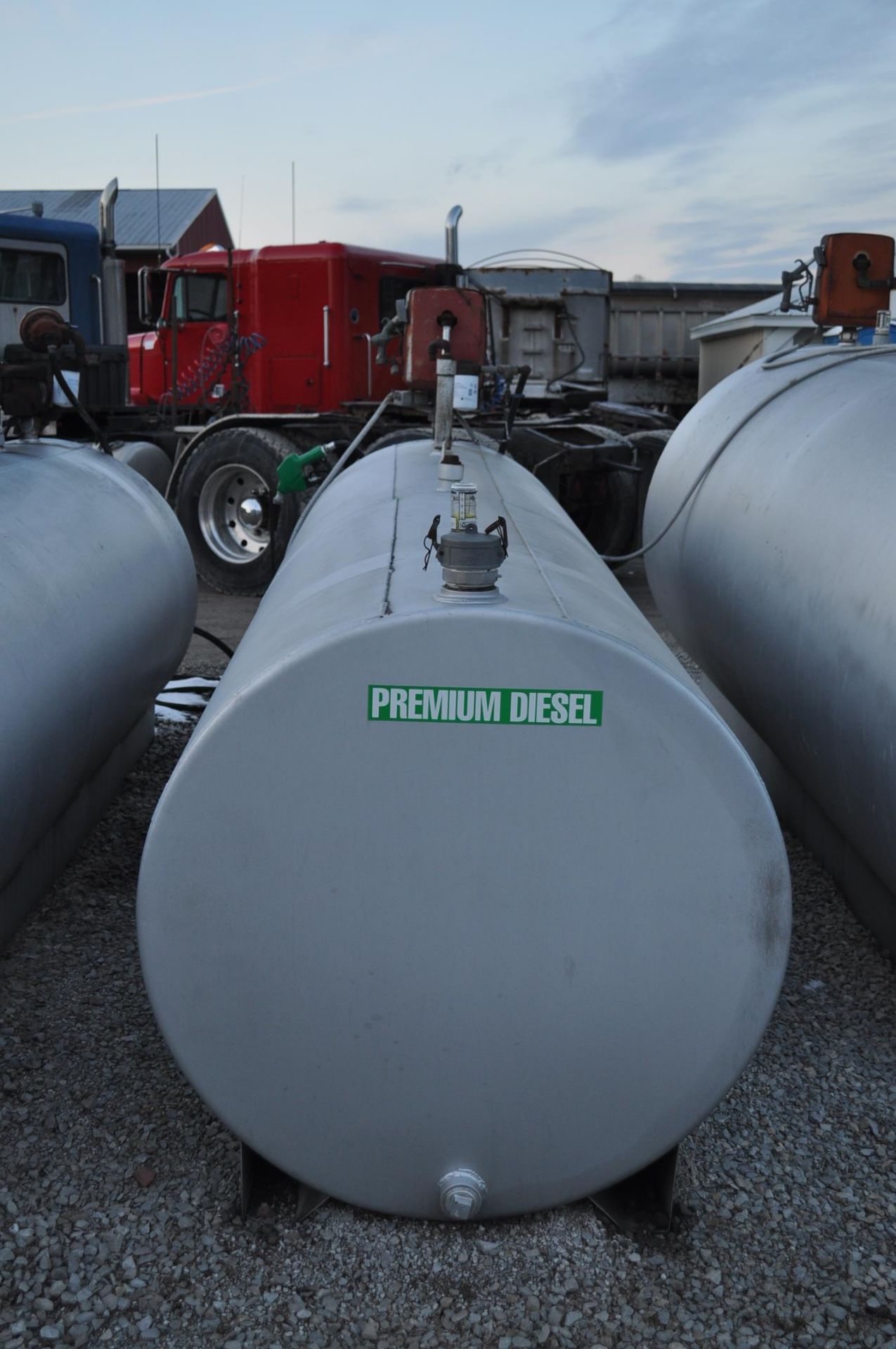 1,000 gal dual wall fuel tank - Image 2 of 2