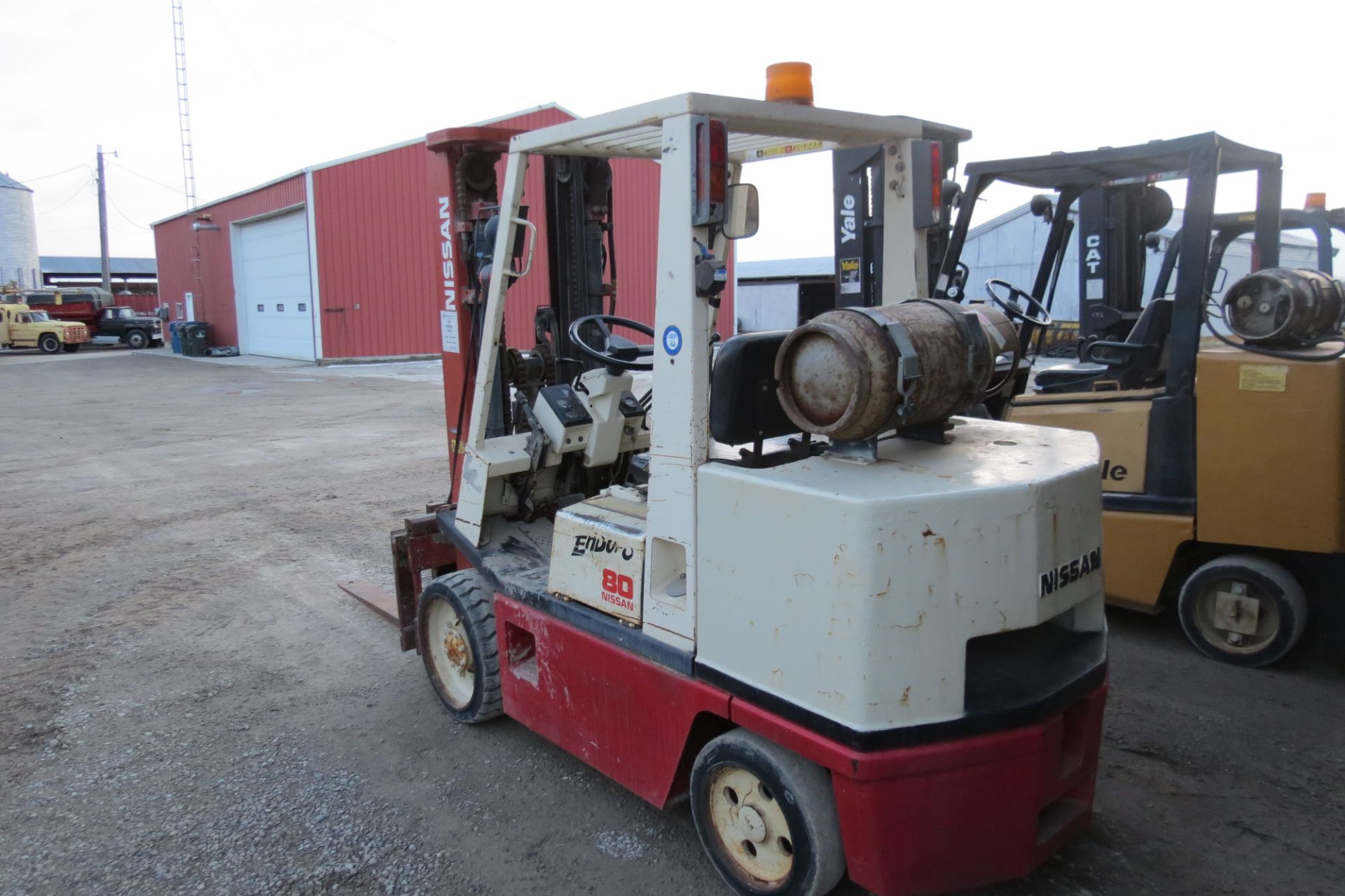 Nissan 80 forklift, 6950 lb cap, 3 stage mast, solid tire, LP, sideshift, 2 speed, sells with LP - Image 4 of 9