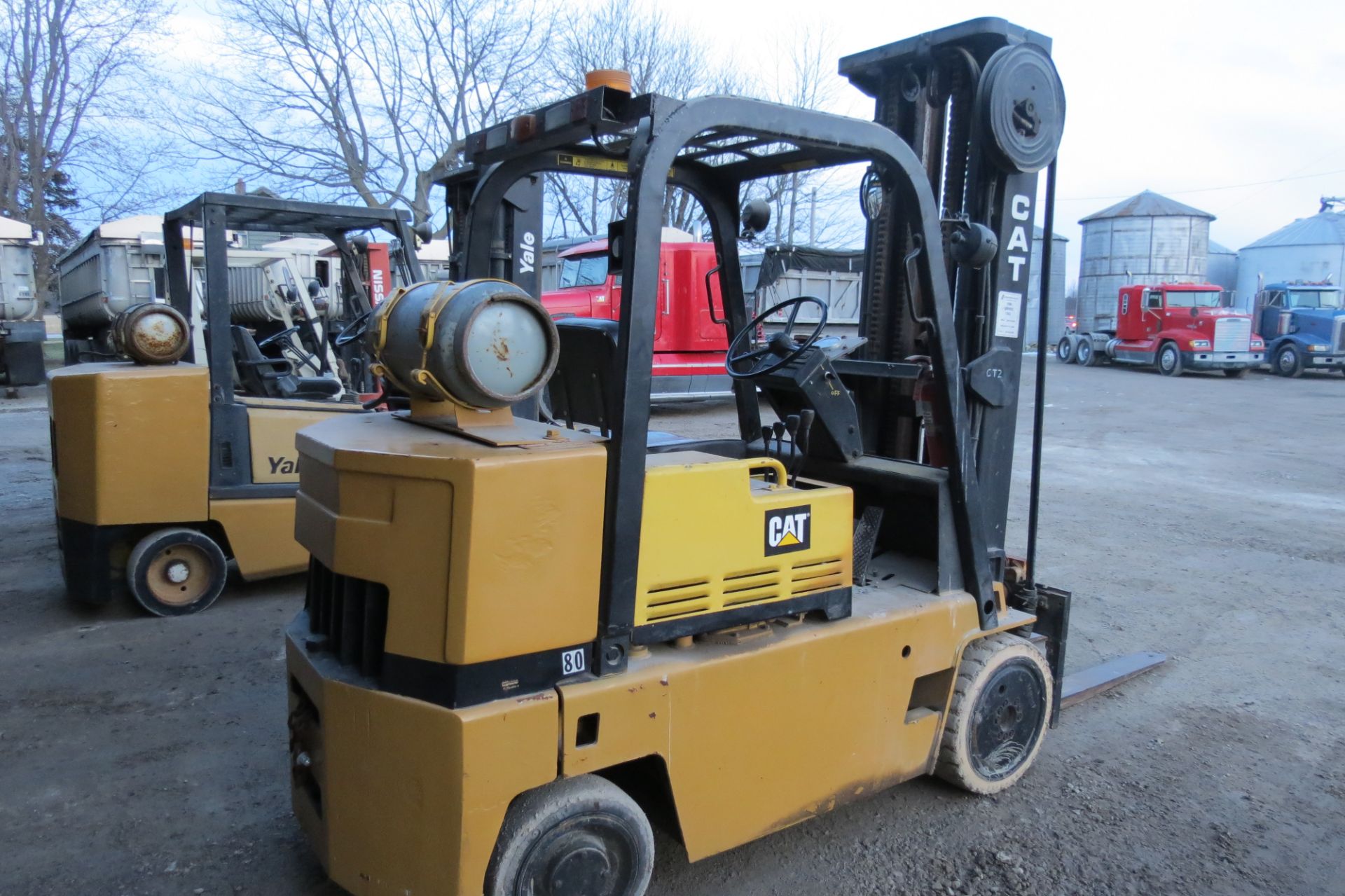 Cat GC25 forklift, 5000 lb cap, 3 stage mast, solid tires, LP, sideshift, sells with LP tank - Image 5 of 10