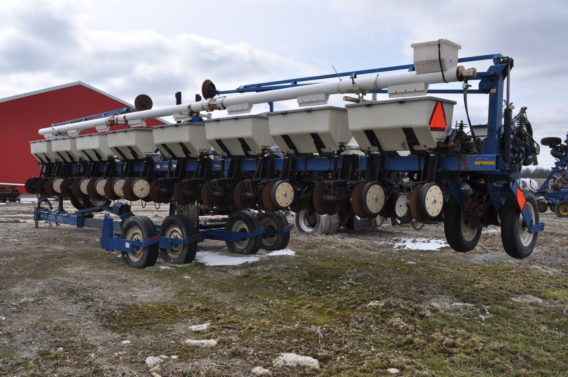40’ Kinze 3600 16 row corn planter, dry fertilizer w/Kinze single disc openers, No-Till coulter with - Image 3 of 15