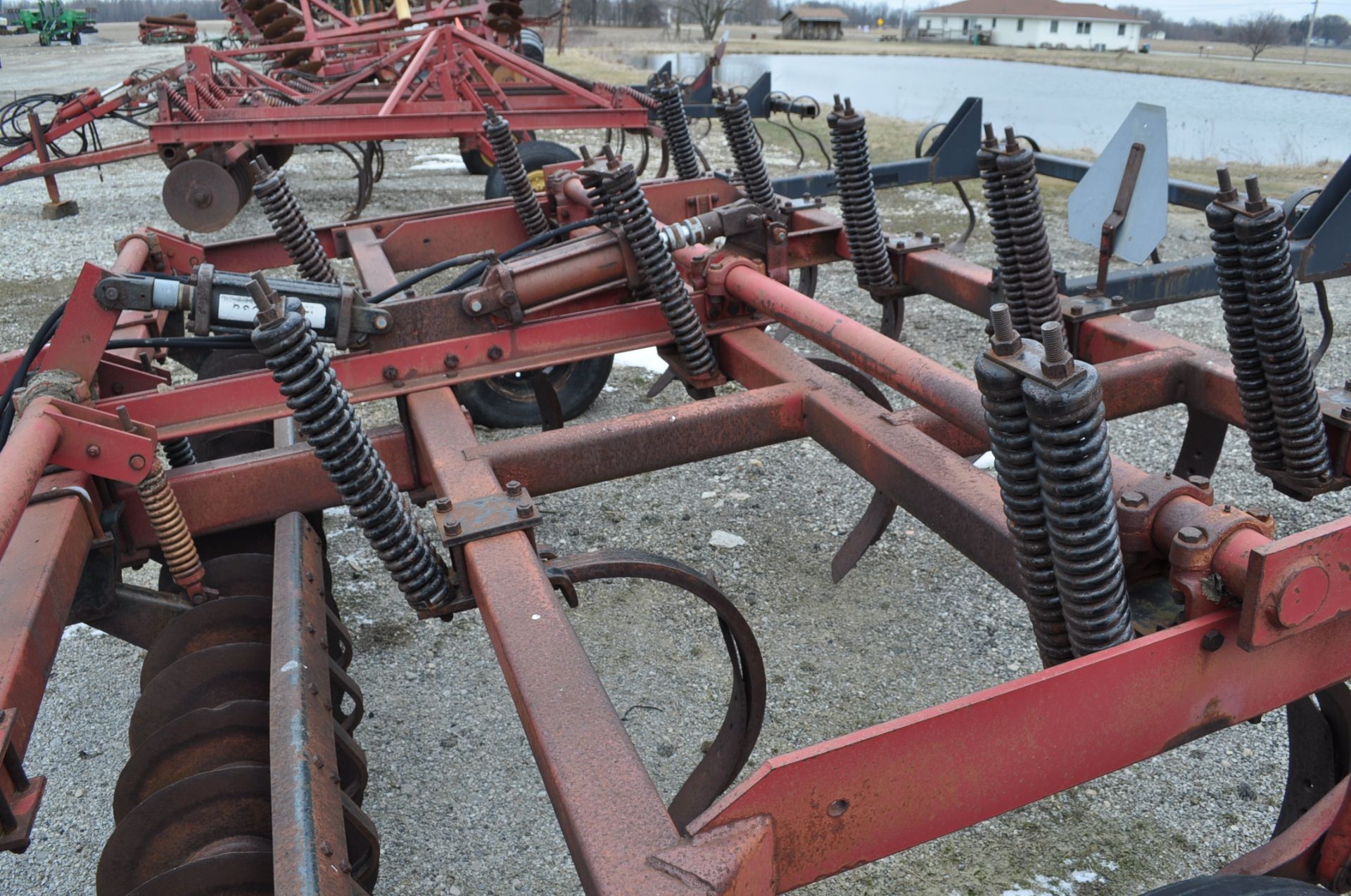 Case IH 6500 disc chisel, 11 shank, rear leveler - Image 7 of 9