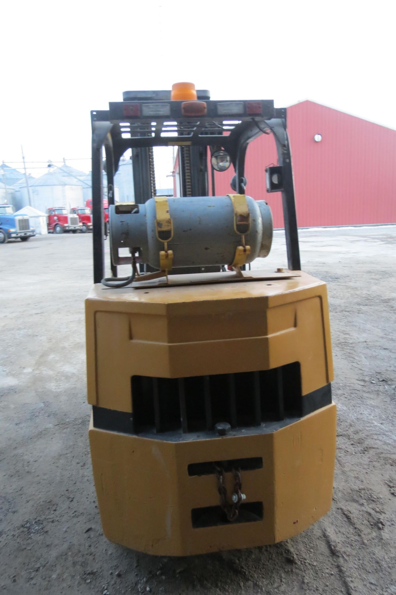 Cat GC25 forklift, 5000 lb cap, 3 stage mast, solid tires, LP, sideshift, sells with LP tank - Image 4 of 10