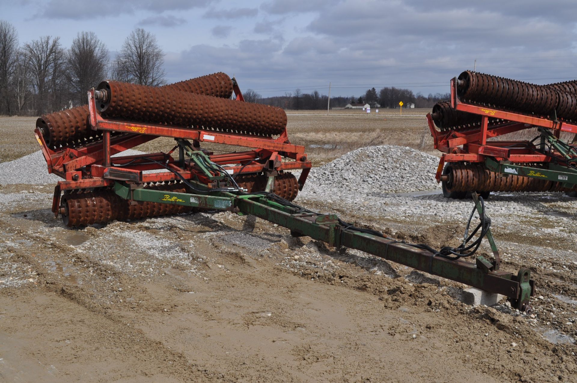 34’ Brillion XL packer, X-fold, notched solid wheels, hyd fold, hyd raise - Image 4 of 9