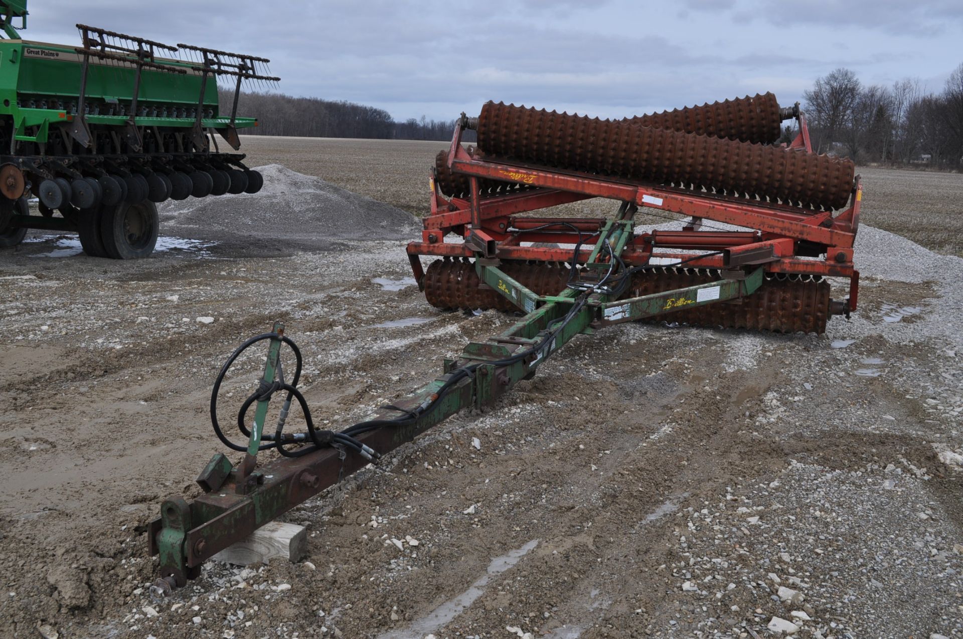 34’ Brillion XL packer, X-fold, notched solid wheels, hyd fold, hyd raise