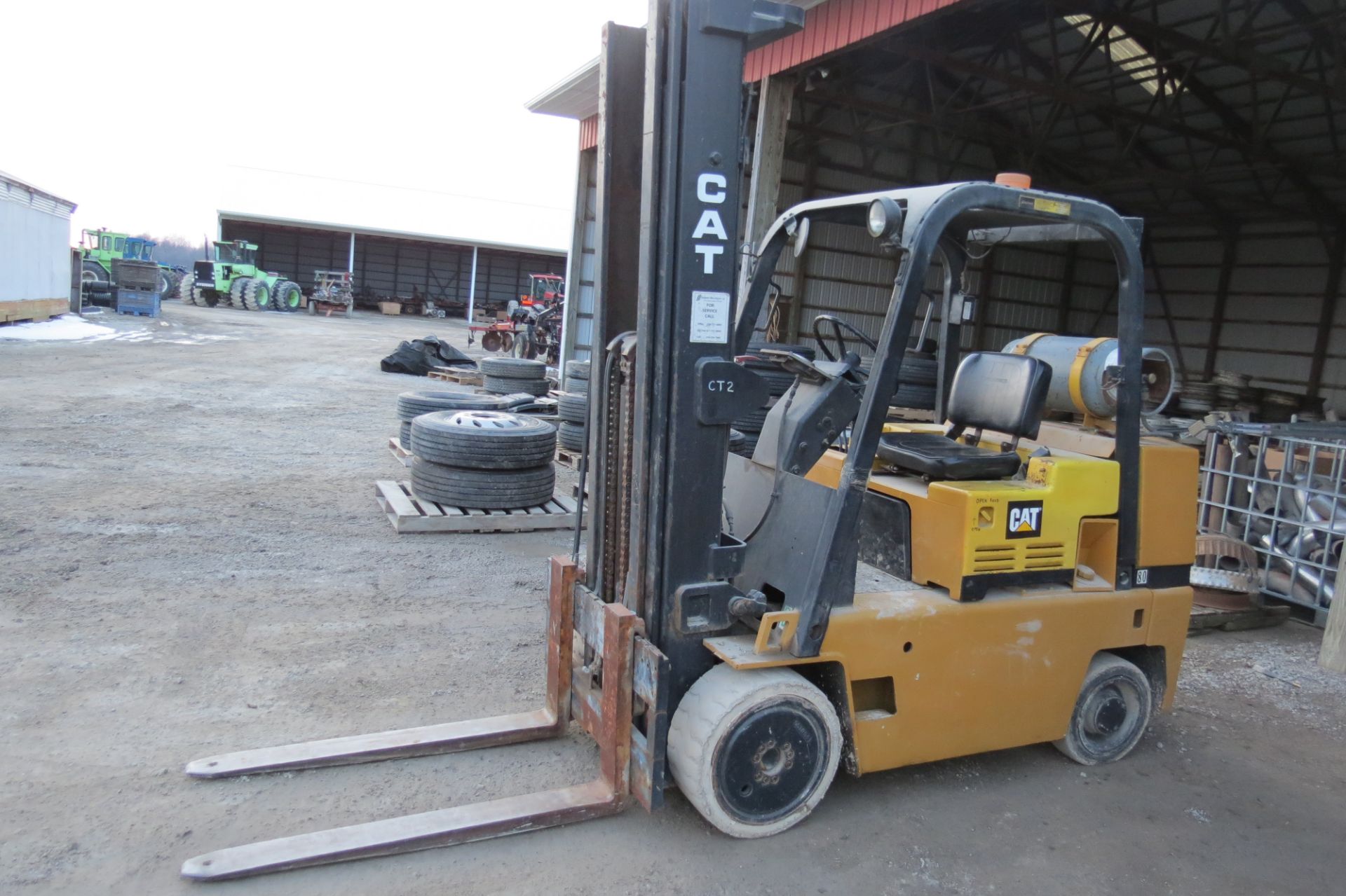 Cat GC25 forklift, 5000 lb cap, 3 stage mast, solid tires, LP, sideshift, sells with LP tank