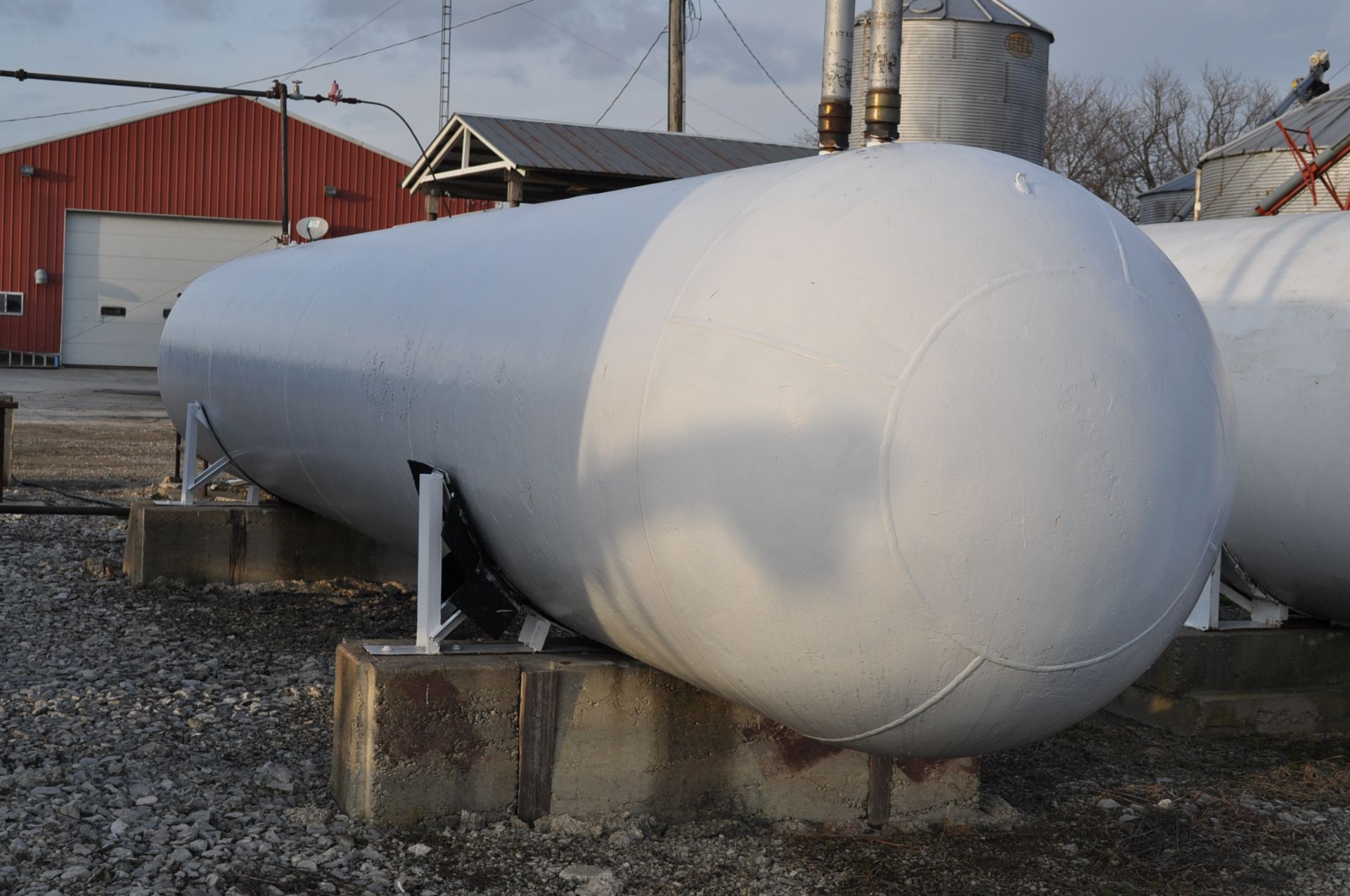 6000 gal propane tank, tank only no plumbing, 30 day removal, Located in Elyria Ohio - Image 6 of 6
