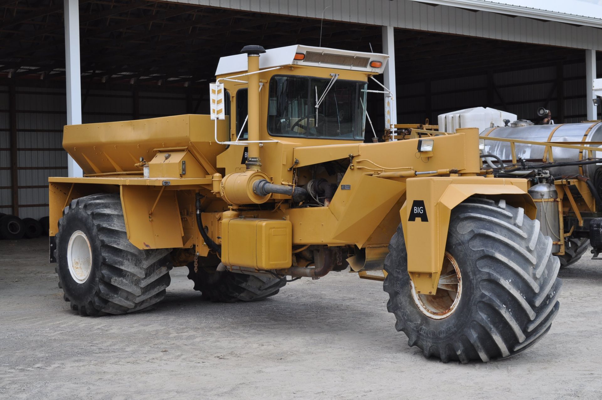 Big A 3 wheel spreader, 8858 hrs, 8.3 Cummins diesel, New Leader L2020 bed, belt, 66x43.