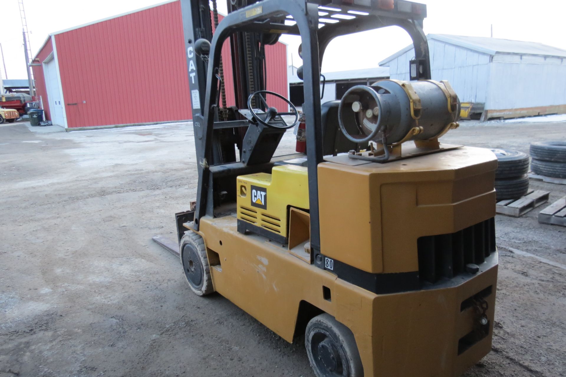 Cat GC25 forklift, 5000 lb cap, 3 stage mast, solid tires, LP, sideshift, sells with LP tank - Image 3 of 10