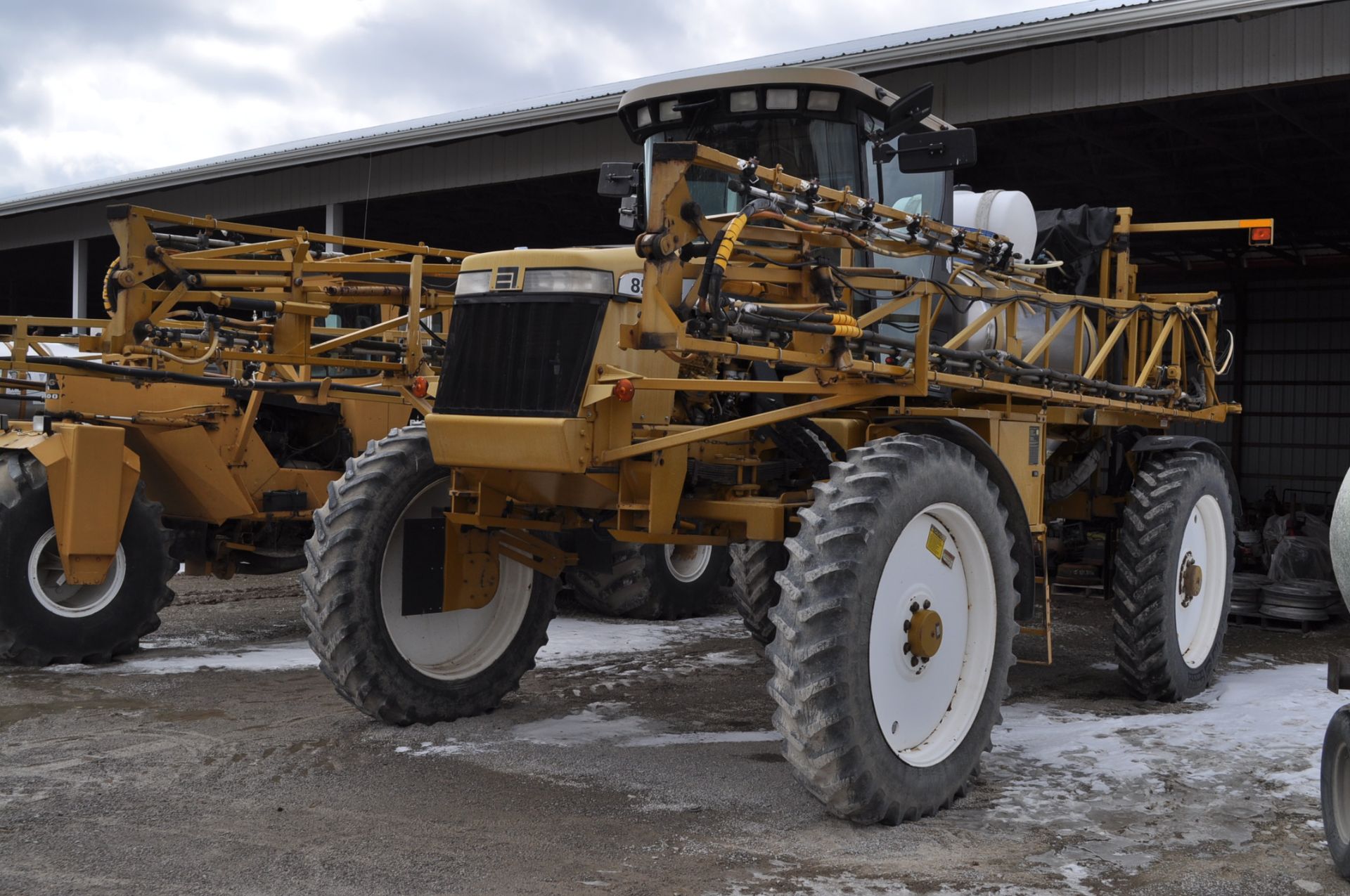 Rogator 854 sprayer, 3360 hrs, 80’ boom, 800 gal SS tank, 14.9-46 tires, SN 850440902 - Image 2 of 19