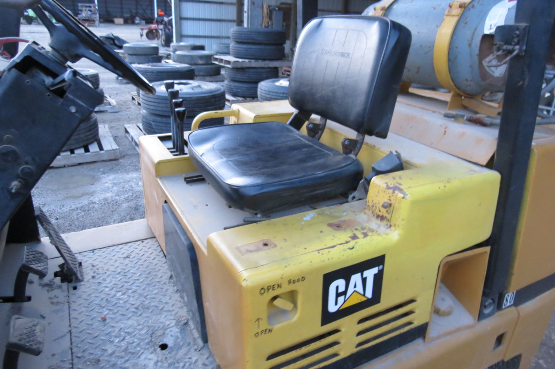 Cat GC25 forklift, 5000 lb cap, 3 stage mast, solid tires, LP, sideshift, sells with LP tank - Image 9 of 10