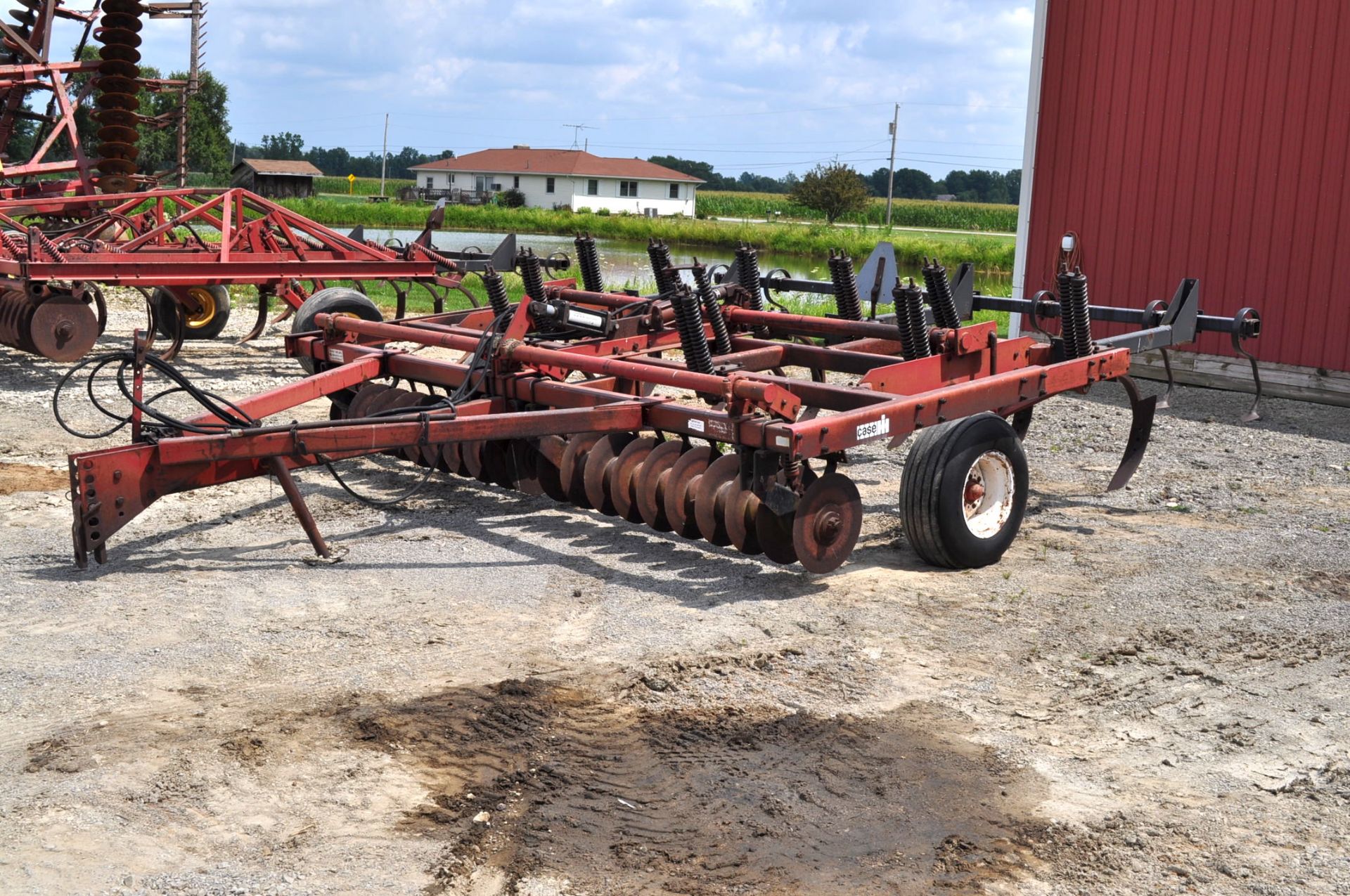 Case IH 6500 disc chisel, 11 shank, rear leveler