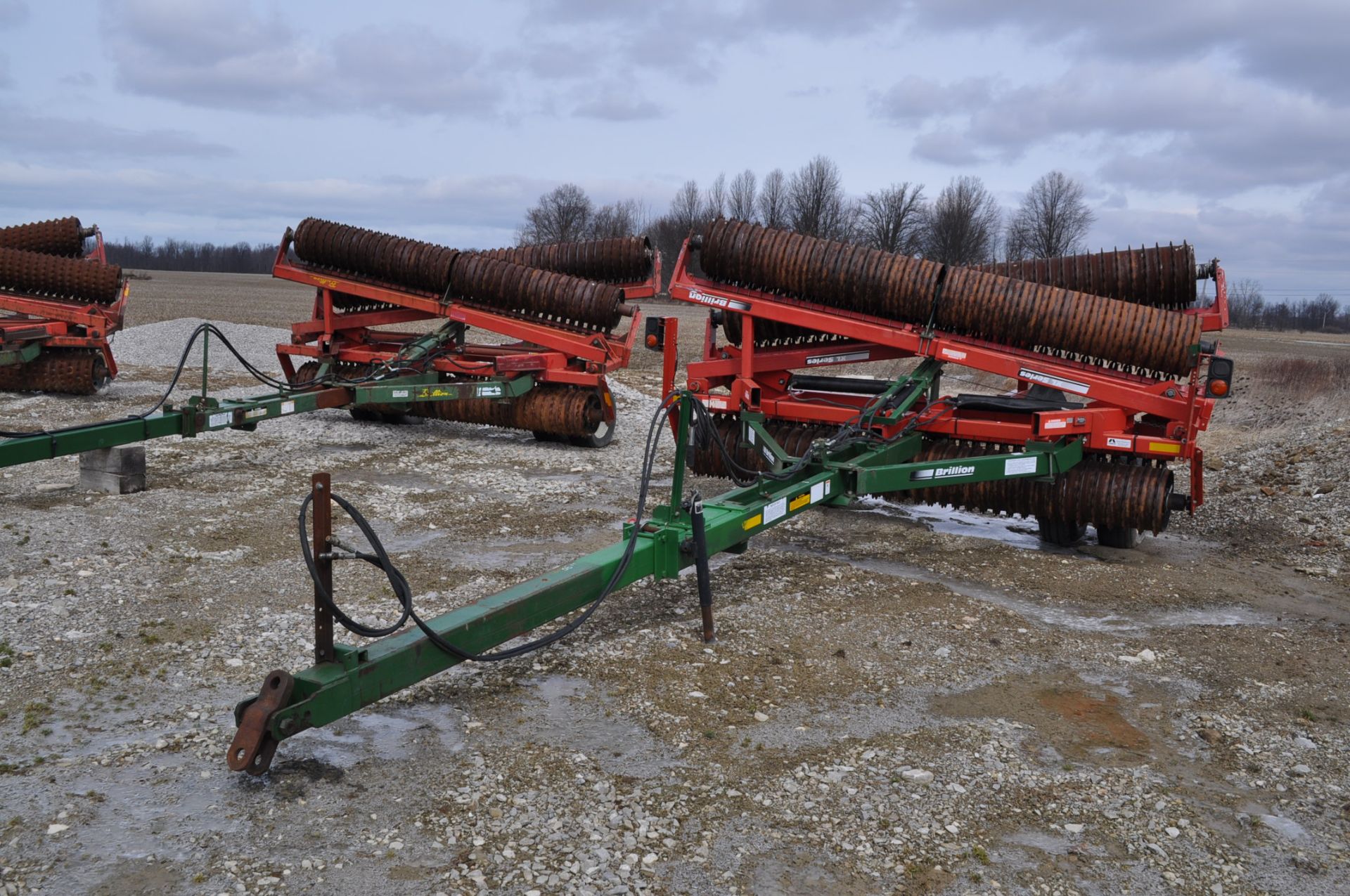 36’ Brillion XL packer, X-fold, notched solid wheels, hyd fold, hyd raise