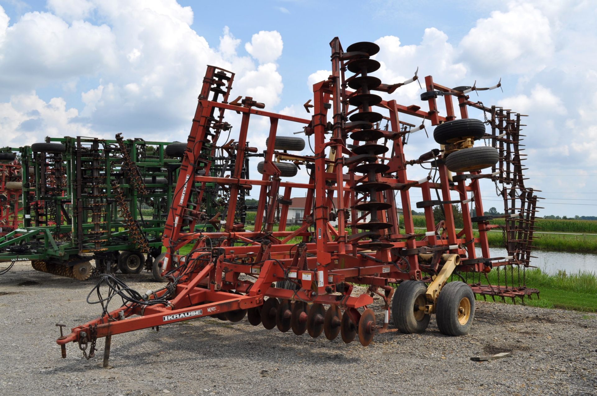 31’ Krause Do-All, hyd adj disc depth, walking tandem, 5 bar spike tooth harrow, rear hitch