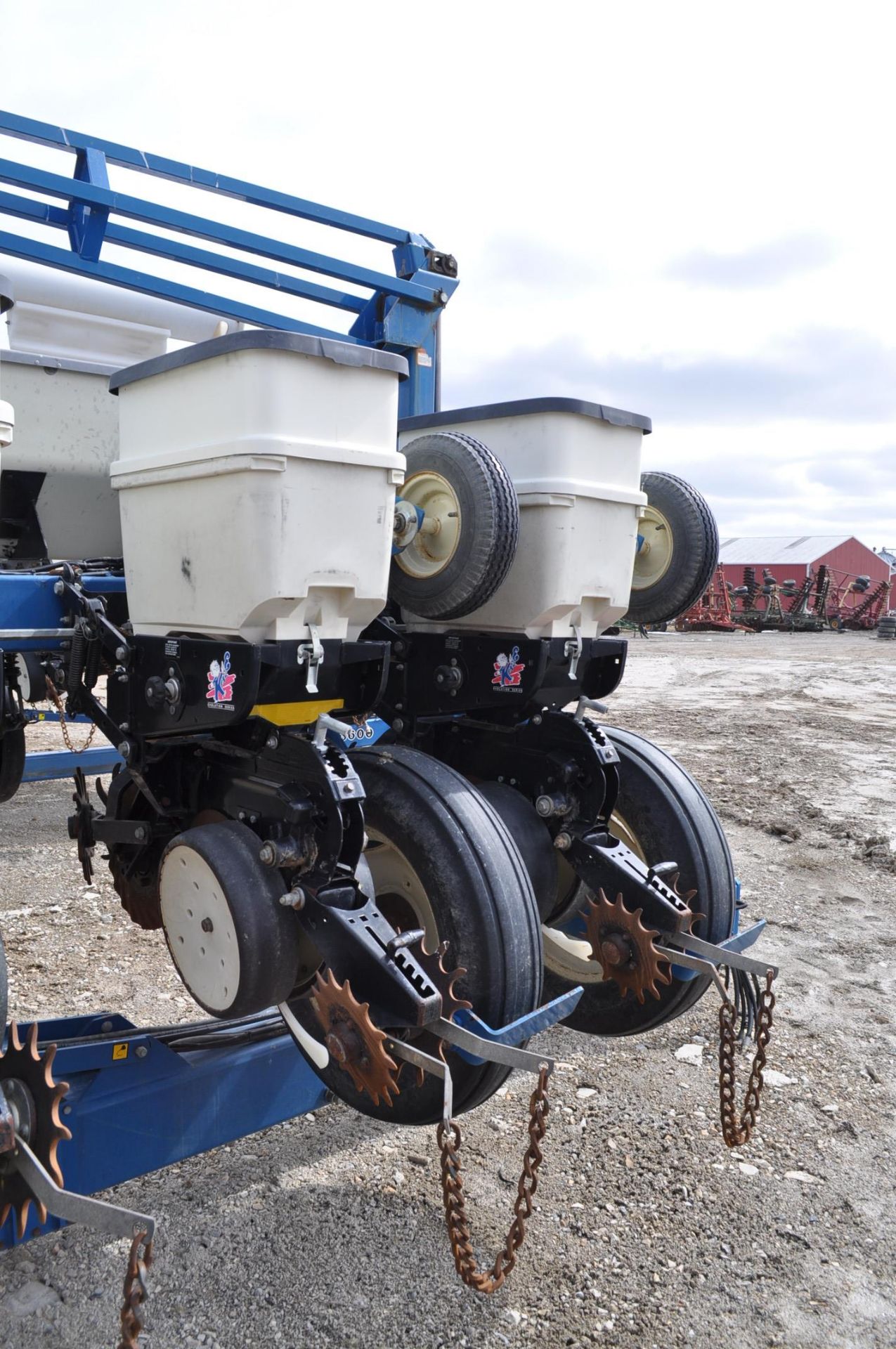 40’ Kinze 3600 16 row corn planter, dry fertilizer w/Kinze single disc openers, No-Till coulter with - Image 13 of 15