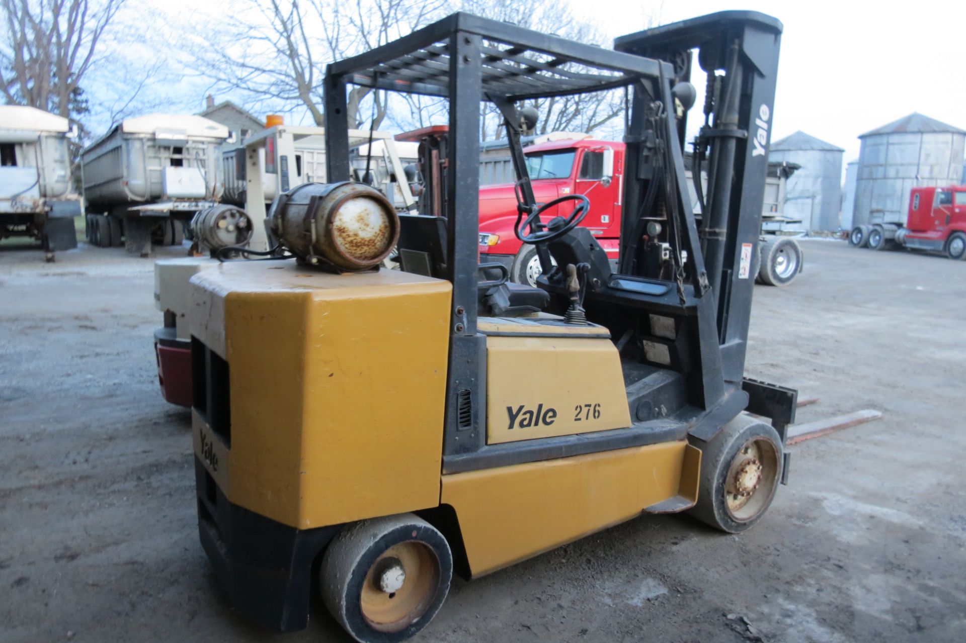 Yale forklift, 4500 lb cap, 3 stage mast, solid tires, LP, 7’ forks, sells with LP tank - Image 7 of 12