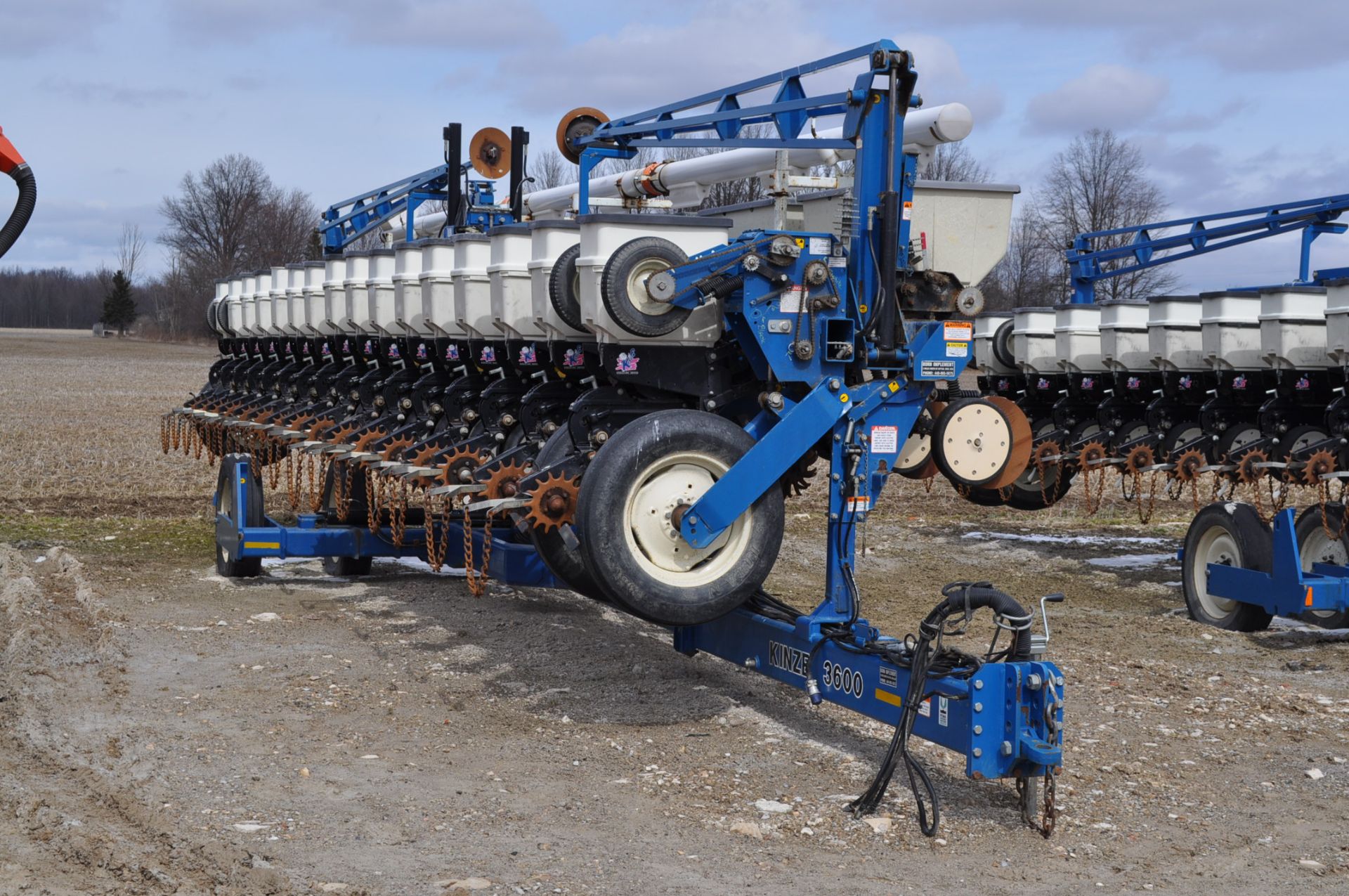 40’ Kinze 3600 16 row corn planter, dry fertilizer w/Kinze single disc openers, No-Till coulter with - Image 5 of 15