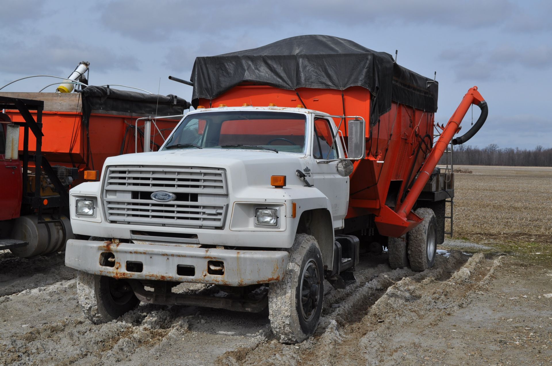 1993 Ford single axle truck, gas V-8, 5+2 trans, air brake, gravity box bed, hyd drive auger,