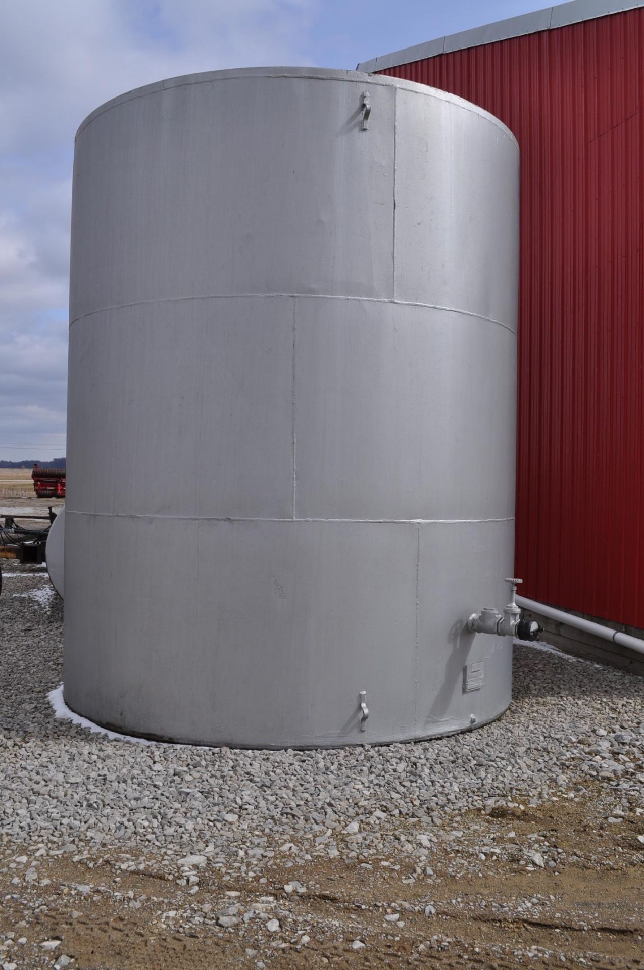 11,500 gal vertical steel tank