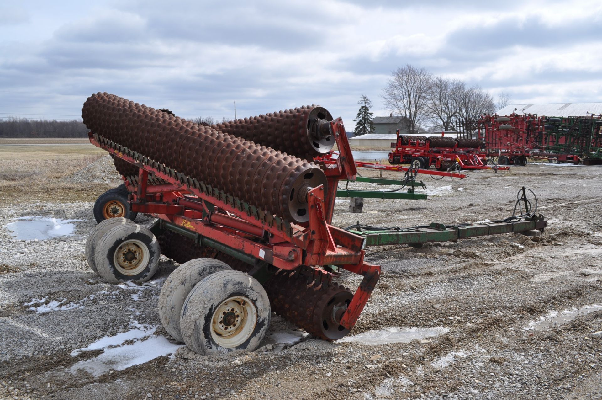 34’ Brillion XL packer, X-fold, notched solid wheels, hyd fold, hyd raise - Image 3 of 9