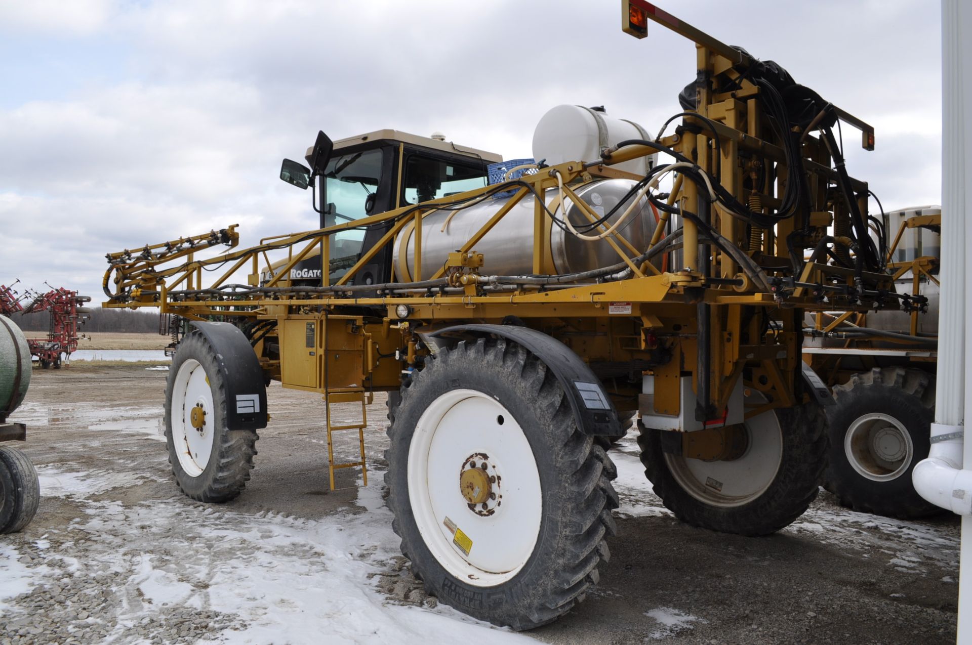 Rogator 854 sprayer, 3360 hrs, 80’ boom, 800 gal SS tank, 14.9-46 tires, SN 850440902 - Image 3 of 19