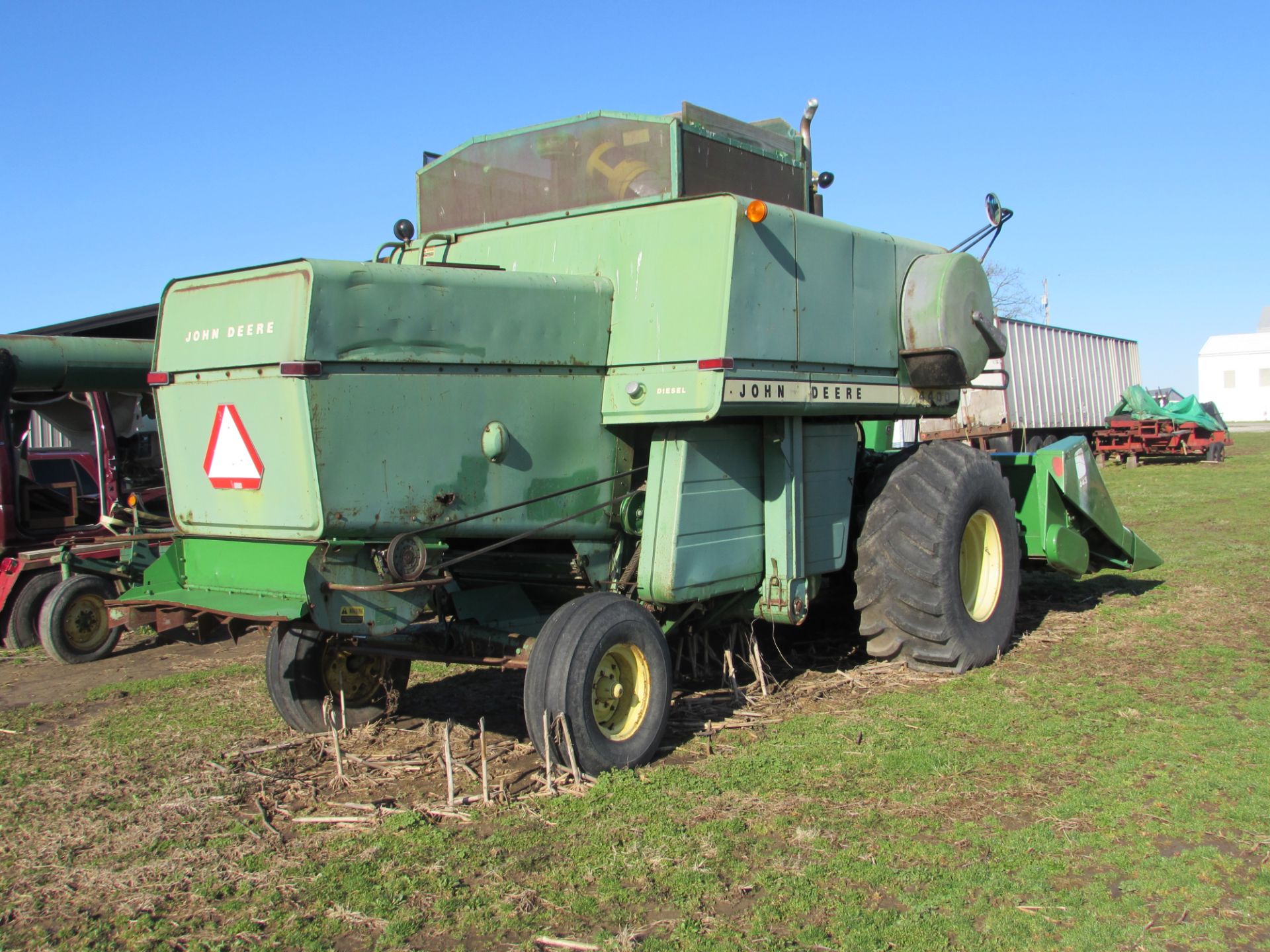 John Deere 4400 combine, Diesel, 3,877 hours, 23.1-26 front tires, 10.00-16 rear tires, SN-152154, - Image 2 of 5