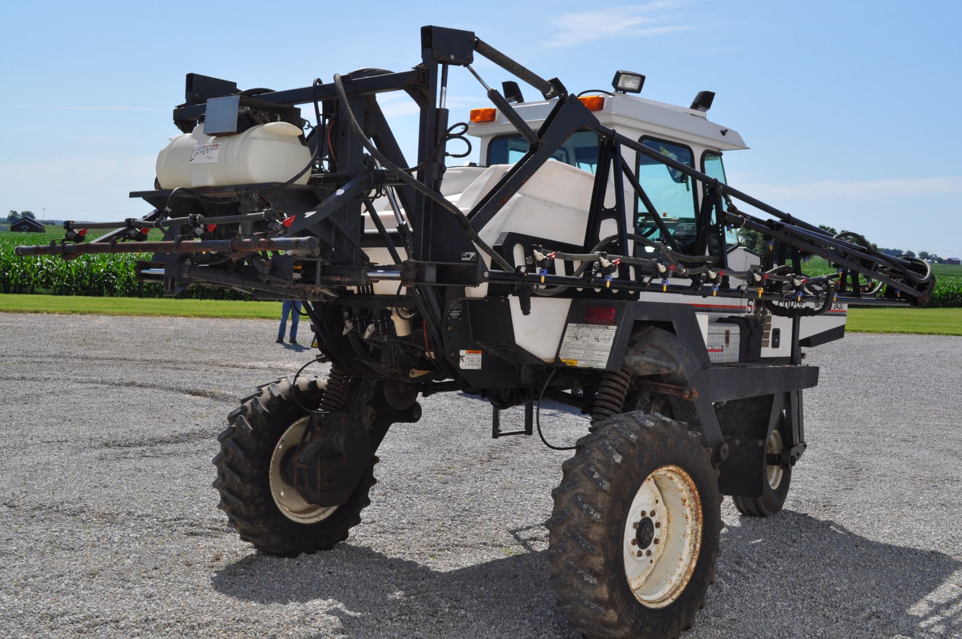 Melroe 3430 Spra-coupe 3 wheel sprayer, 4 cyl Peugeot diesel, 5 sp man trans, 300 gal tank, 60ft - Image 3 of 12