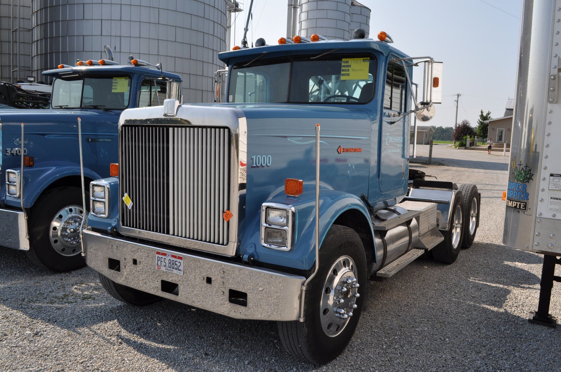 1987 International 9300 daycab semi truck, CAT 3406 mechanical, Eaton 9 sp, 179in WB, twin screw,