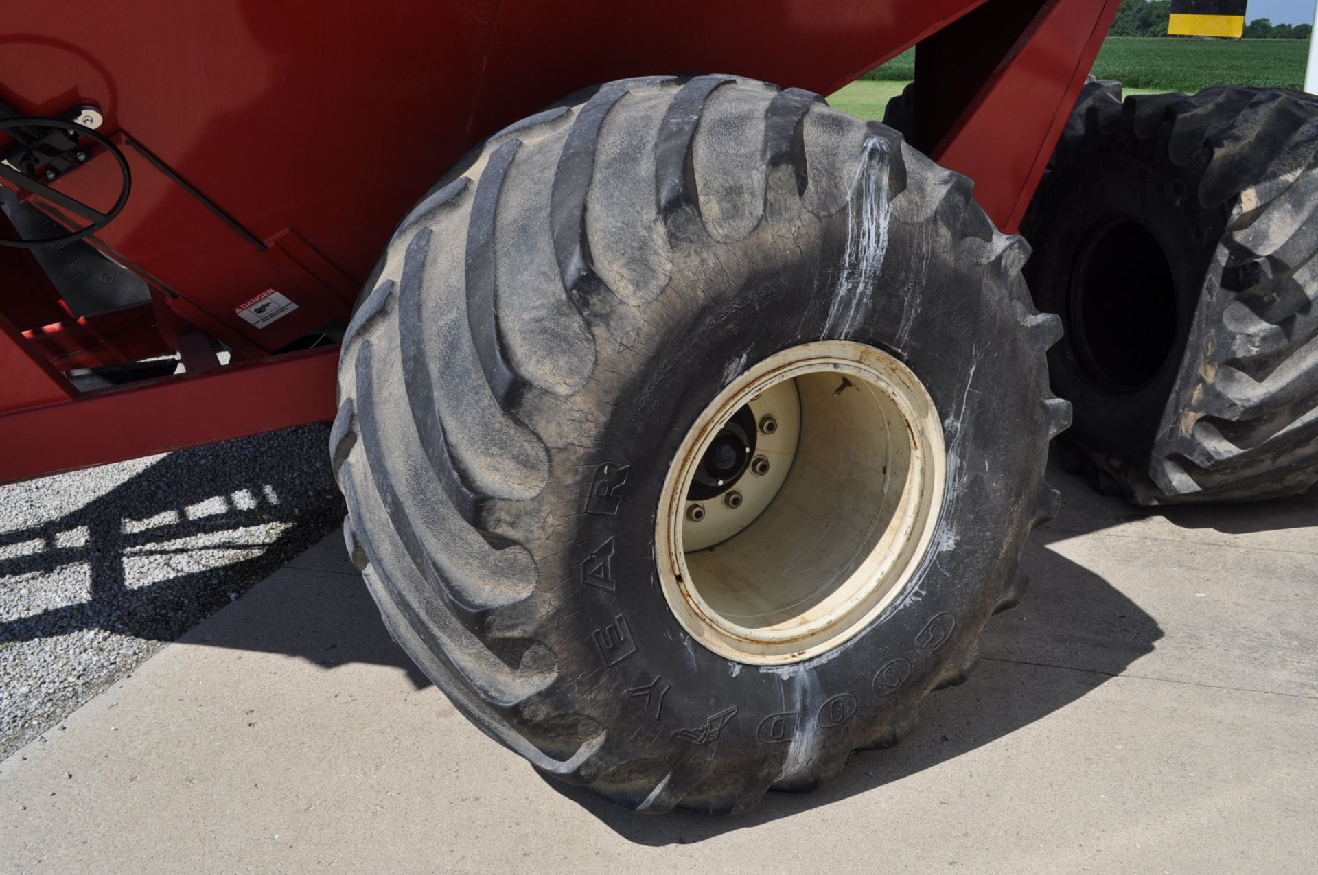 J&M 750 Grain cart, scales, 66X43.00-25 tires, 1,000 PTO, tarp, hyd spout slider - Image 9 of 13