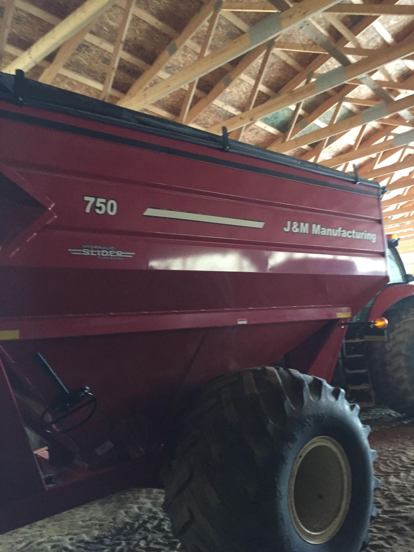 J&M 750 Grain cart, scales, 66X43.00-25 tires, 1,000 PTO, tarp, hyd spout slider - Image 4 of 13
