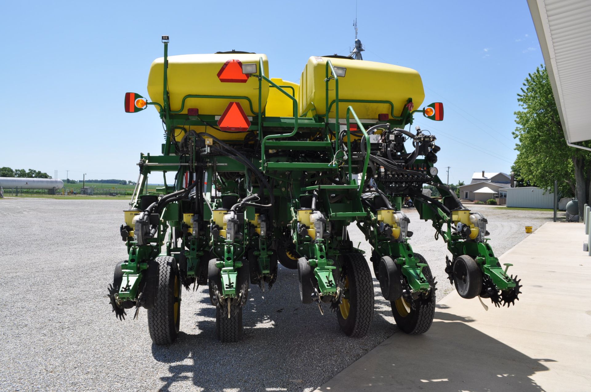 John Deere 1790 16/32 splitter planter, CCS, 2 pt hitch, VR seed, VR fert, pneumatic down force, - Image 6 of 10