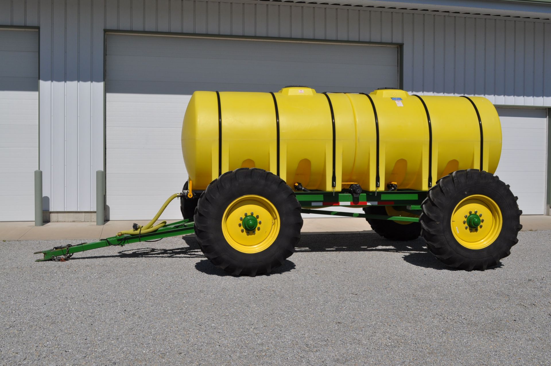 2600 gal all wheel steer fertilizer cart, twin 1300 gal poly tanks, 18.4R30 tires, 3in fill, - Image 15 of 15