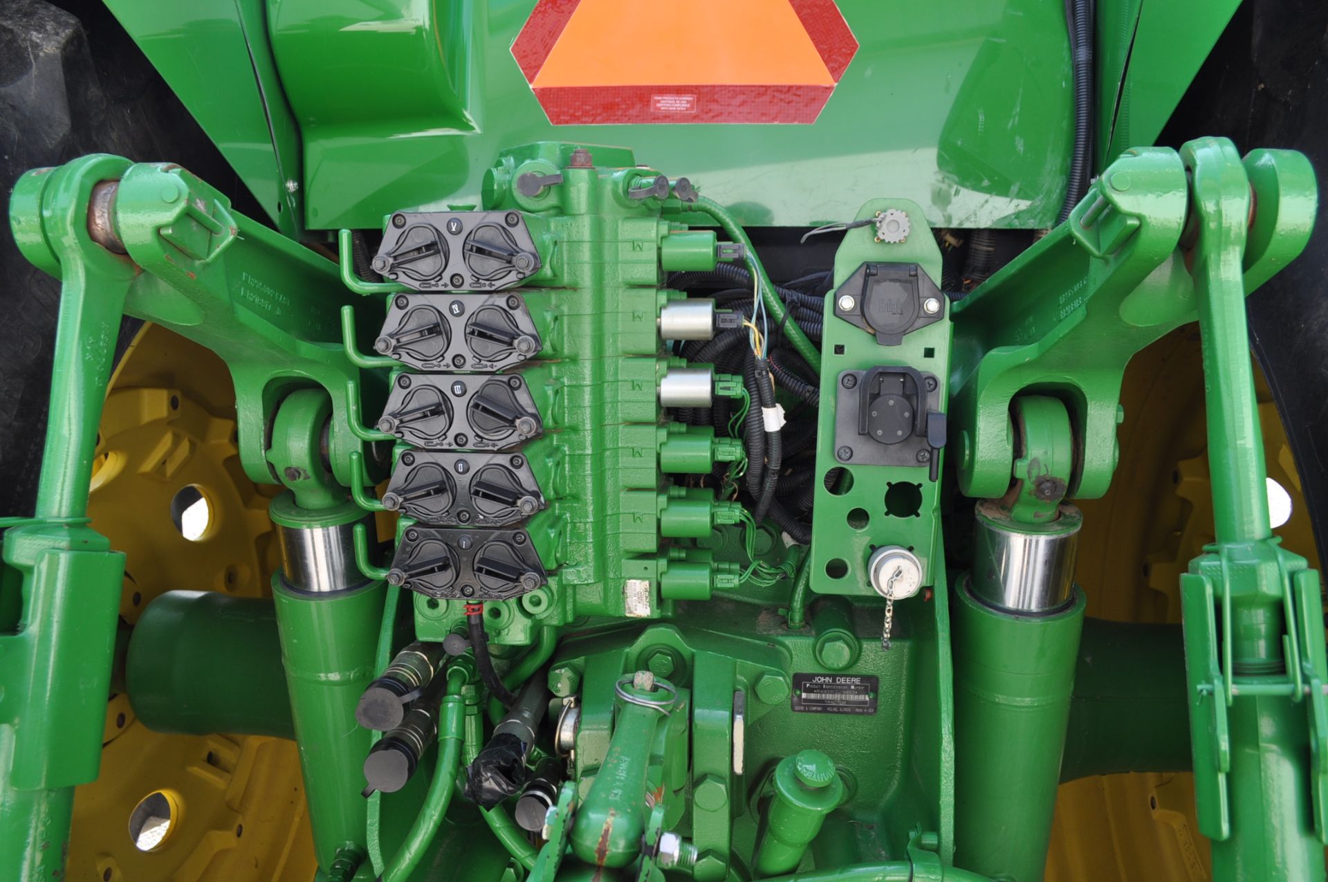 John Deere 8330 tractor, MFWD, CHA, 480/80R50 duals, 380/80R38 front duals, IVT, ILS, 3 pt, quick - Image 3 of 21