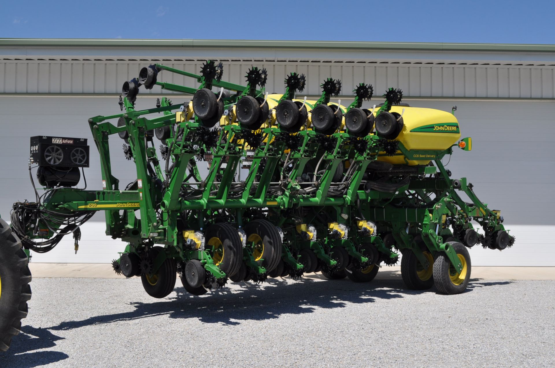 John Deere 1790 16/32 splitter planter, CCS, 2 pt hitch, VR seed, VR fert, pneumatic down force,