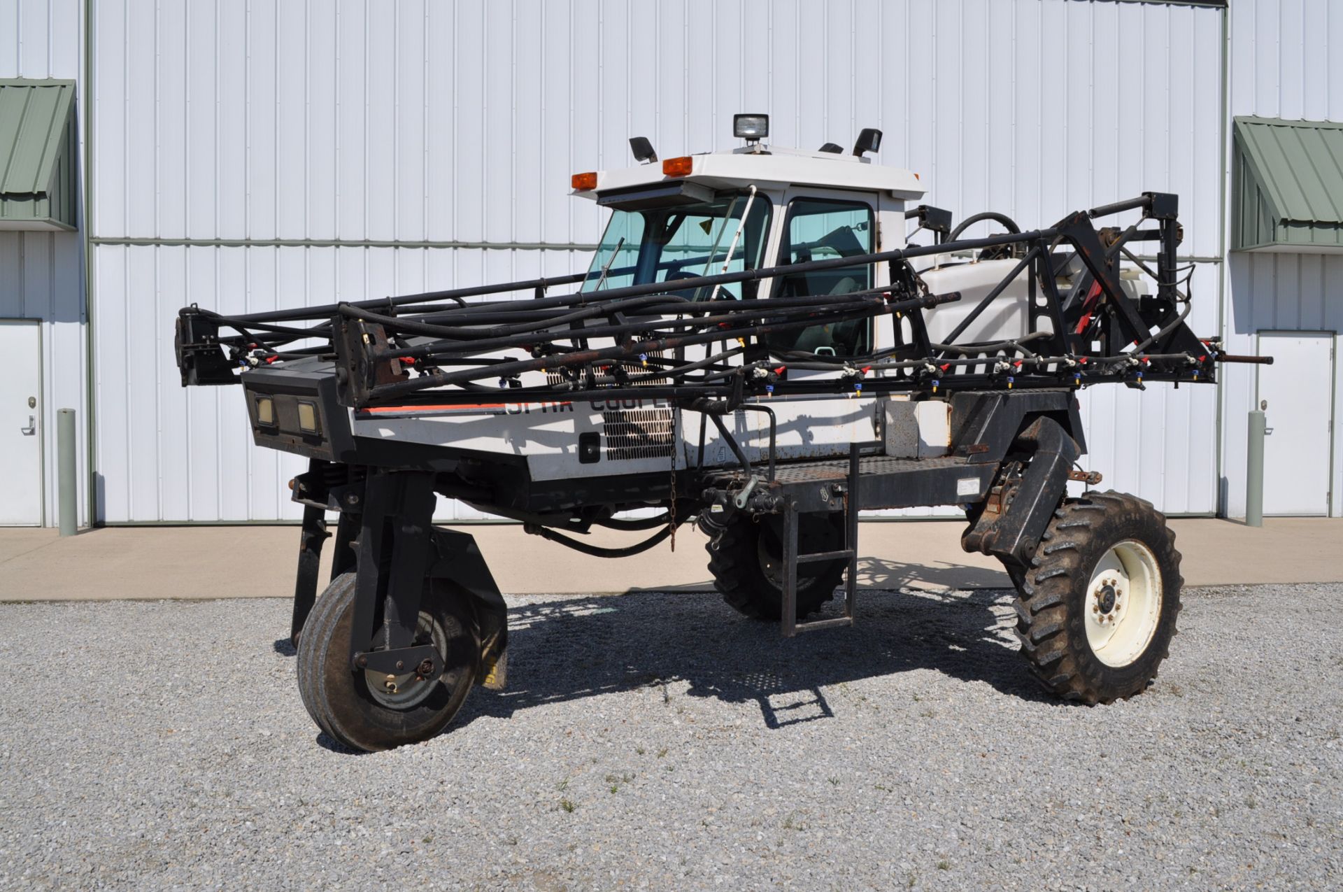 Melroe 3430 Spra-coupe 3 wheel sprayer, 4 cyl Peugeot diesel, 5 sp man trans, 300 gal tank, 60ft