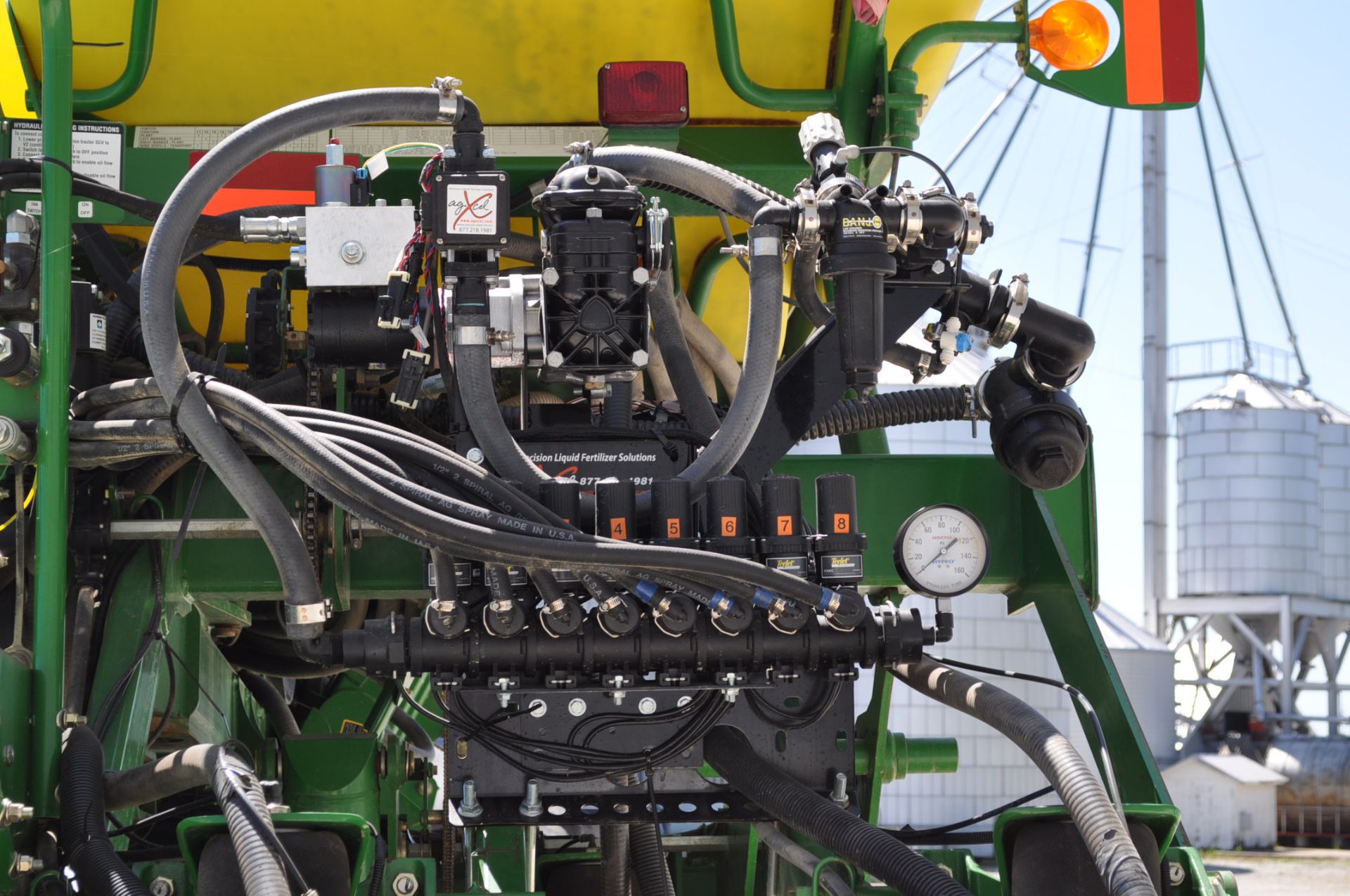 John Deere 1790 16/32 splitter planter, CCS, 2 pt hitch, VR seed, VR fert, pneumatic down force, - Image 7 of 10