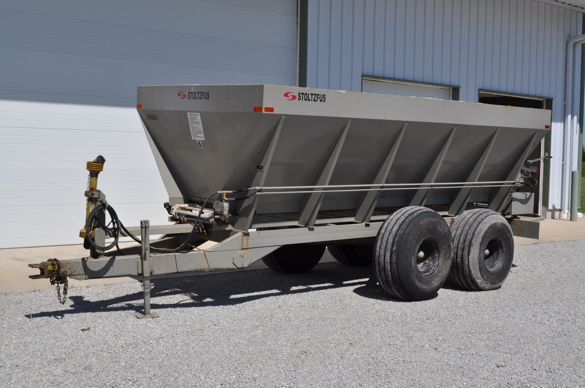 Stoltzfus pull type spreader, Model TV3WH16HX, PTO drive 30in chain web with bar every other link,