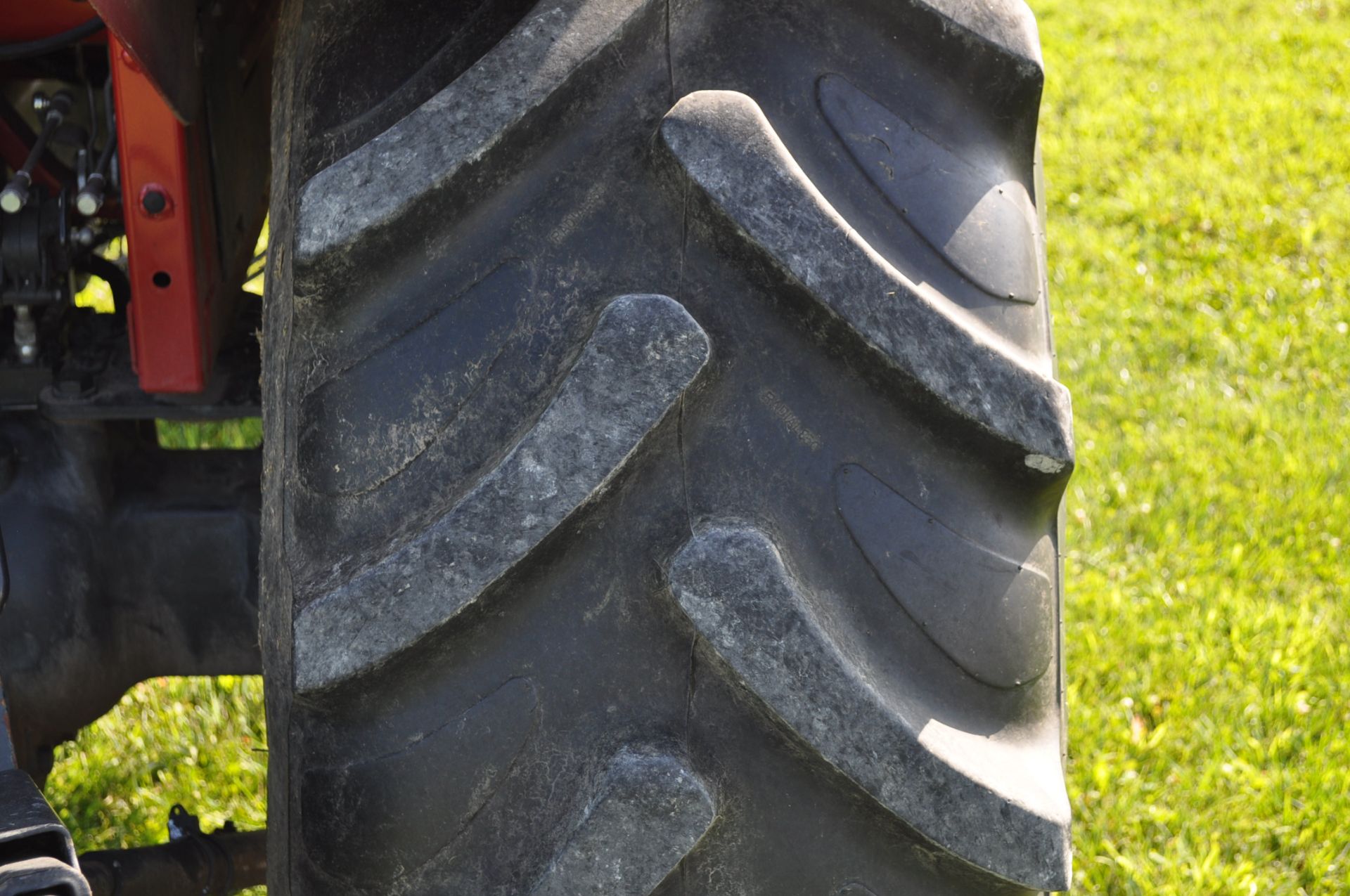 Case IH 85c Farmall tractor, MFWD, 460/85R30 rear, 320/85R24 front, 1 hyd rem, 540 PTO, 3 pt, - Bild 11 aus 16