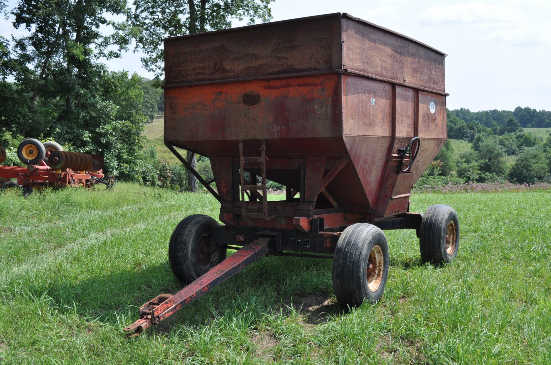 250 bu gravity wagon, Ed Johnson - Jackson, Ohio (740) 988-0813