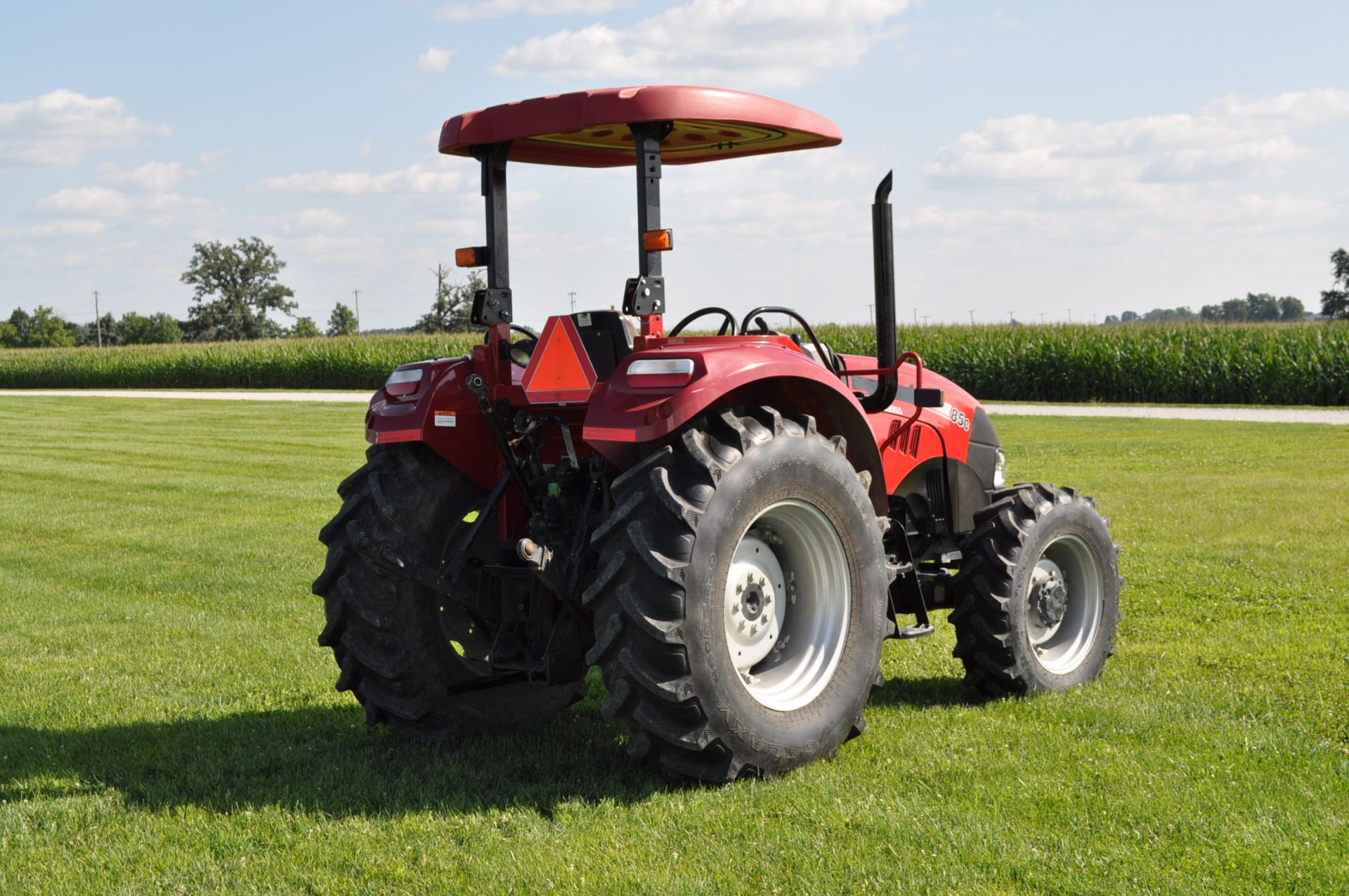 Case IH 85c Farmall tractor, MFWD, 460/85R30 rear, 320/85R24 front, 1 hyd rem, 540 PTO, 3 pt, - Bild 5 aus 16