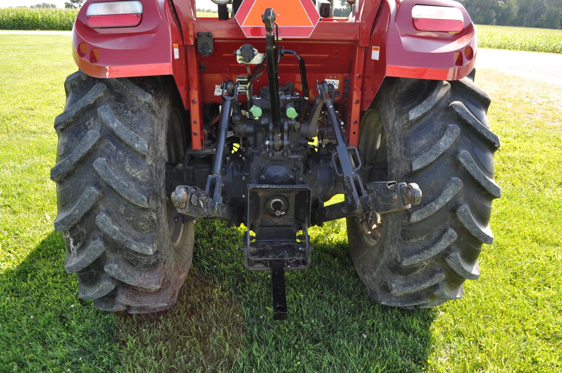 Case IH 85c Farmall tractor, MFWD, 460/85R30 rear, 320/85R24 front, 1 hyd rem, 540 PTO, 3 pt, - Bild 12 aus 16