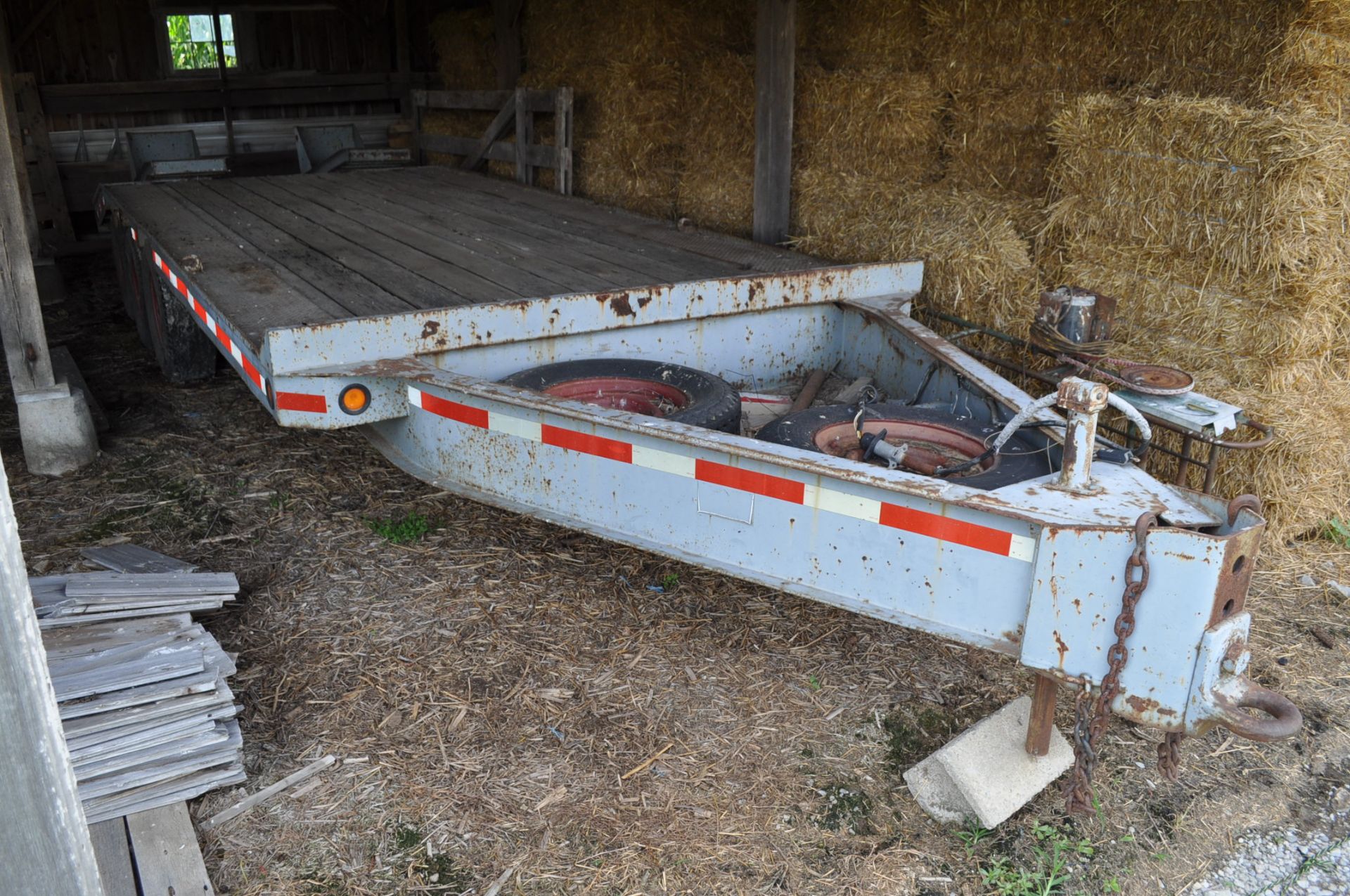 1989 16'+4' triaxle pintle hitch trailer, electric brake, 9.50-16.5 tires, wood deck, ramps, 22,