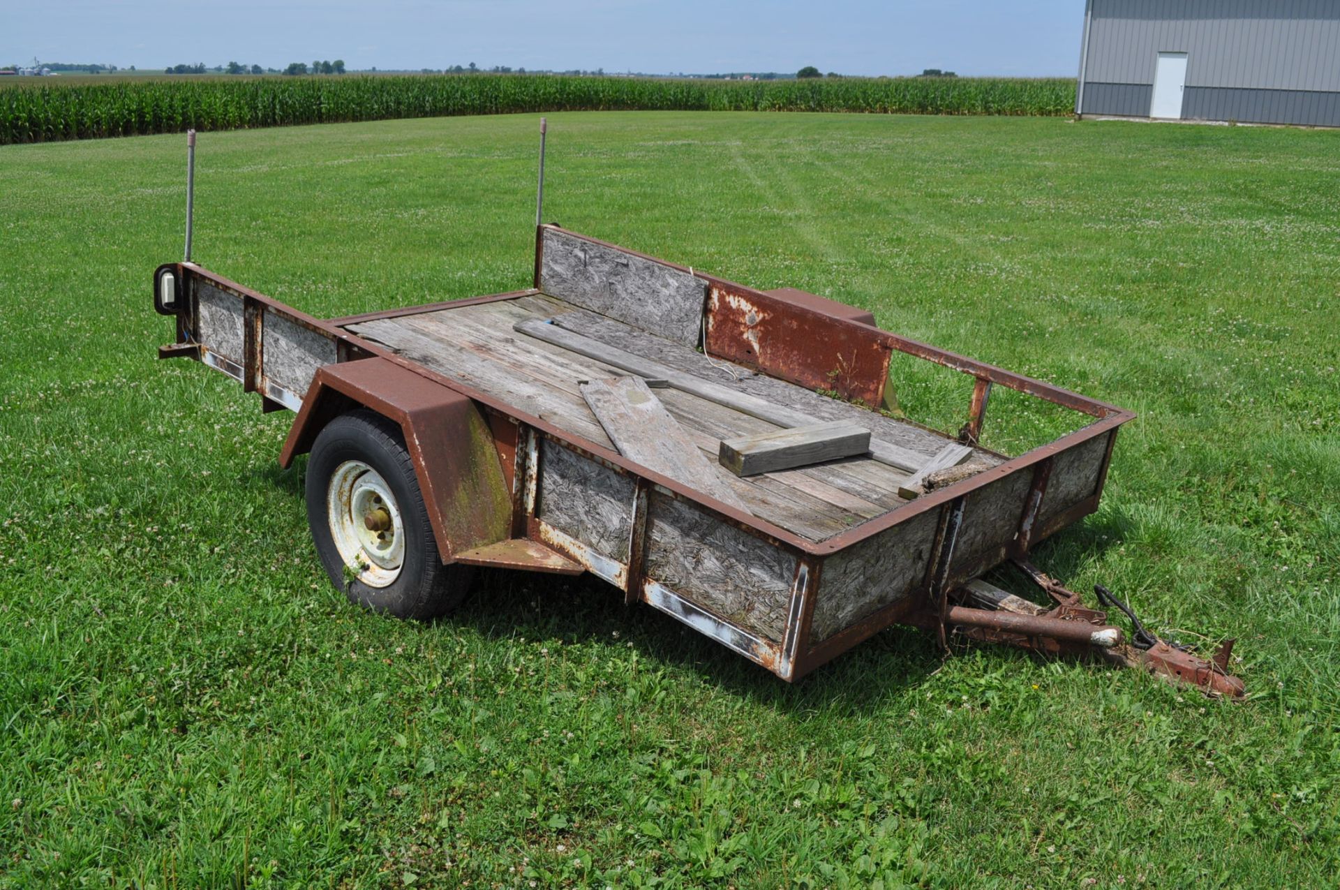 80"x10' single axle trailer, 12" sides, wood floor, lights, ball hitch, NO TITLE, Walters Farm Bob & - Bild 4 aus 5