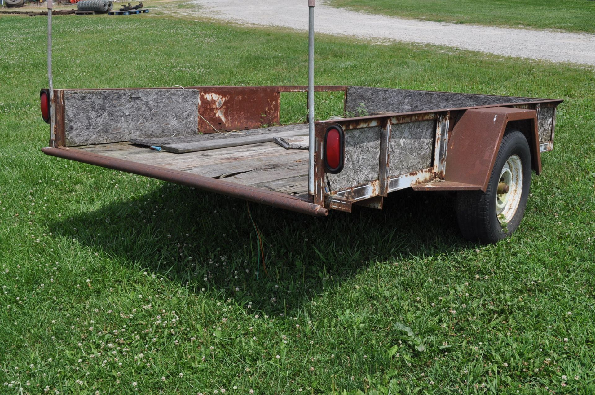 80"x10' single axle trailer, 12" sides, wood floor, lights, ball hitch, NO TITLE, Walters Farm Bob & - Bild 3 aus 5