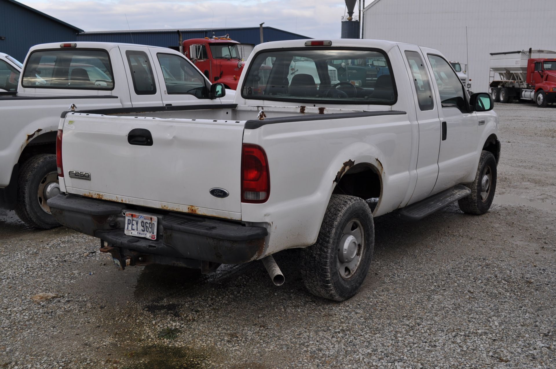 2005 Ford F-250, 4x4, Gas V-8, auto, ext cab, short bed, 201,385 miles, VIN 1FTSX21575ED02423 - Image 3 of 15